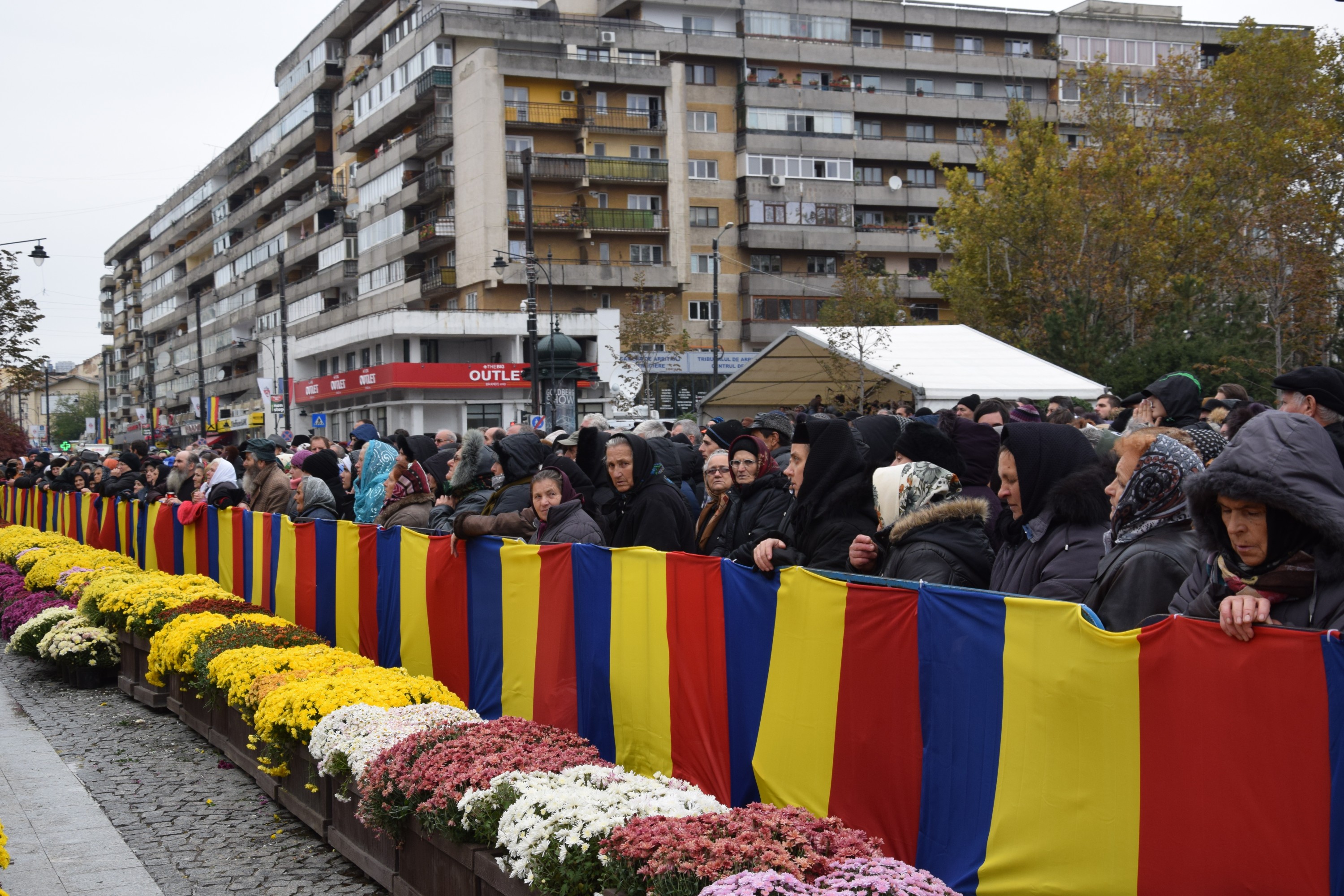 25 000 de pelerini, prezenți la Iași de ziua Sfintei Cuvioase Parascheva 25 000 de pelerini, prezenți la Iași de ziua Sfintei Cuvioase Parascheva