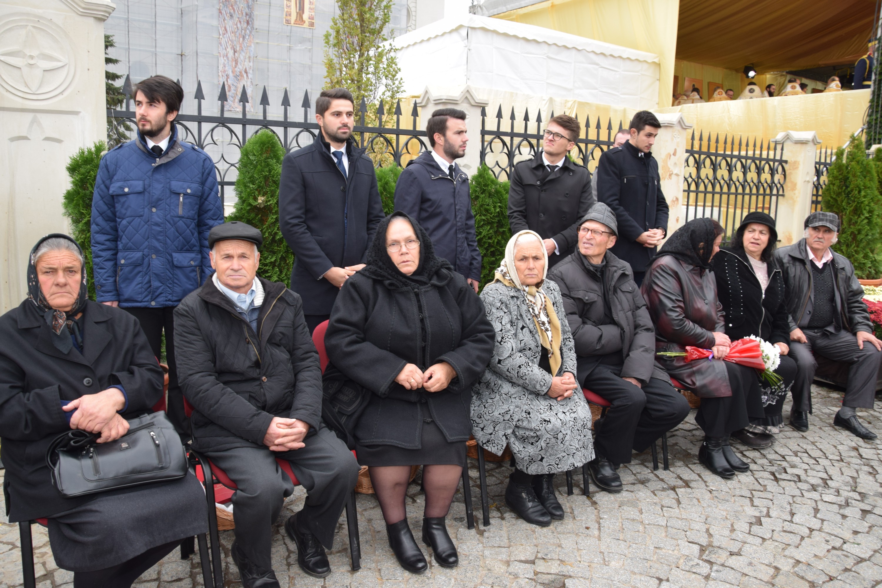 25 000 de pelerini, prezenți la Iași de ziua Sfintei Cuvioase Parascheva 25 000 de pelerini, prezenți la Iași de ziua Sfintei Cuvioase Parascheva
