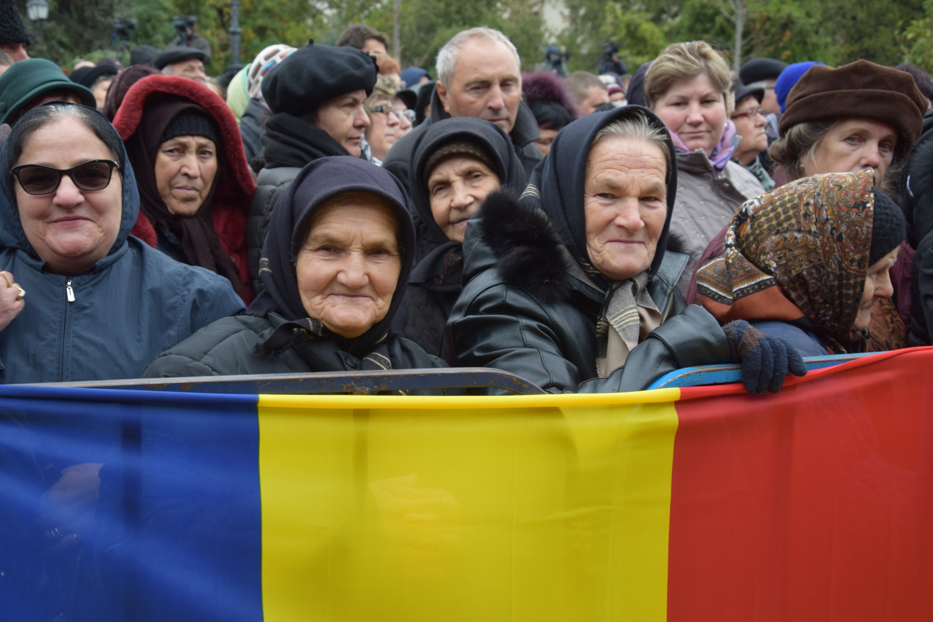 25 000 de pelerini, prezenți la Iași de ziua Sfintei Cuvioase Parascheva 25 000 de pelerini, prezenți la Iași de ziua Sfintei Cuvioase Parascheva
