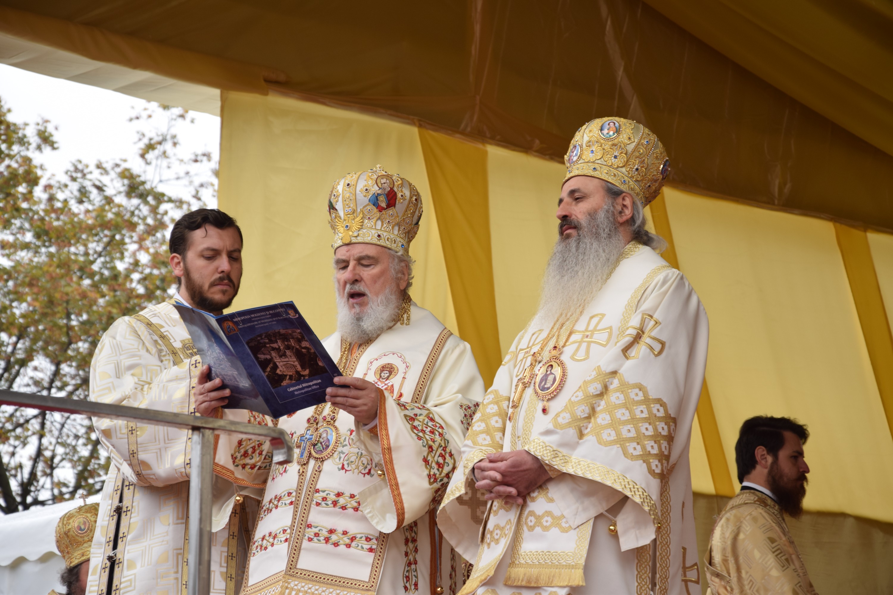 25 000 de pelerini, prezenți la Iași de ziua Sfintei Cuvioase Parascheva 25 000 de pelerini, prezenți la Iași de ziua Sfintei Cuvioase Parascheva