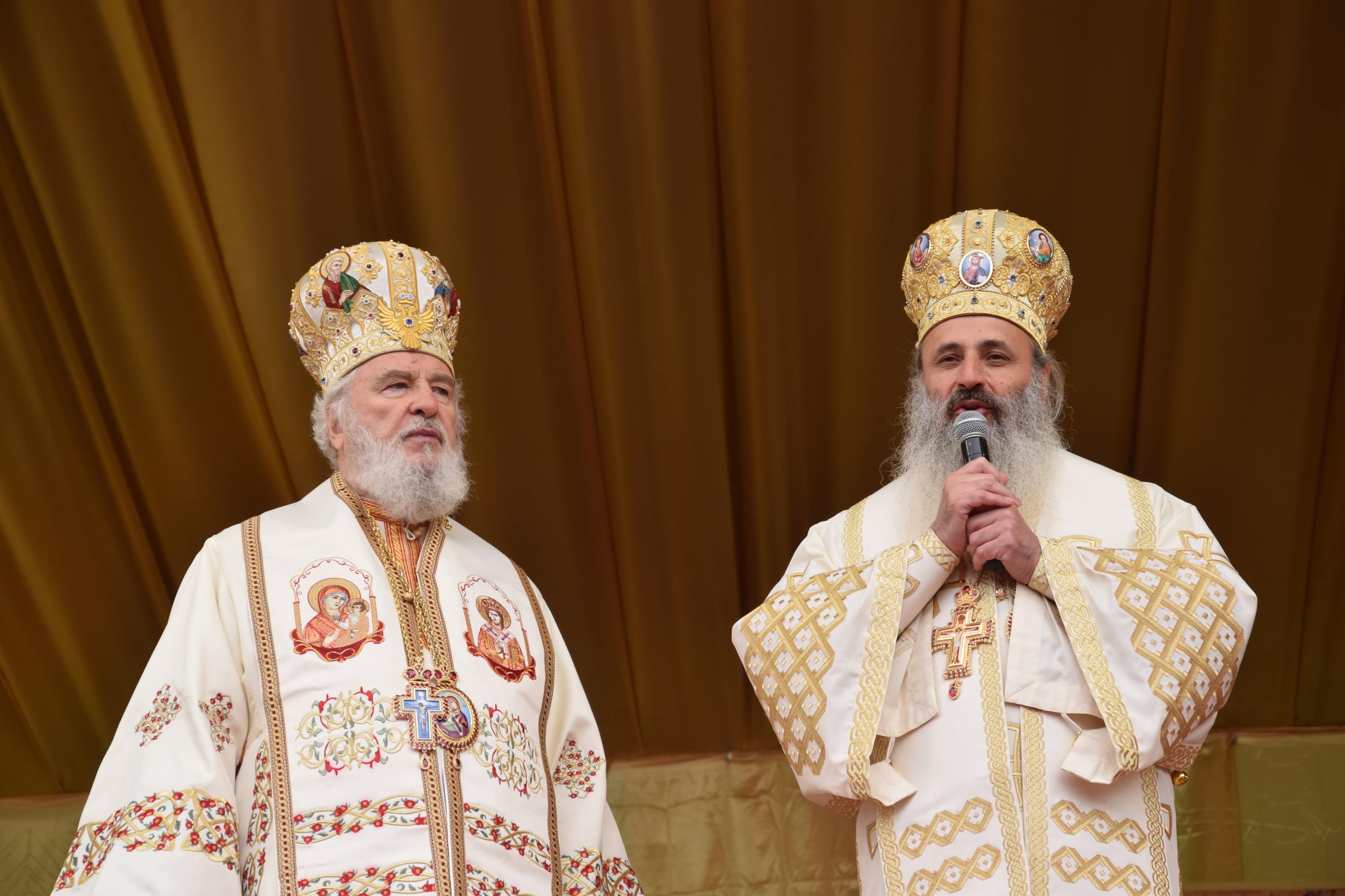 25 000 de pelerini, prezenți la Iași de ziua Sfintei Cuvioase Parascheva 25 000 de pelerini, prezenți la Iași de ziua Sfintei Cuvioase Parascheva