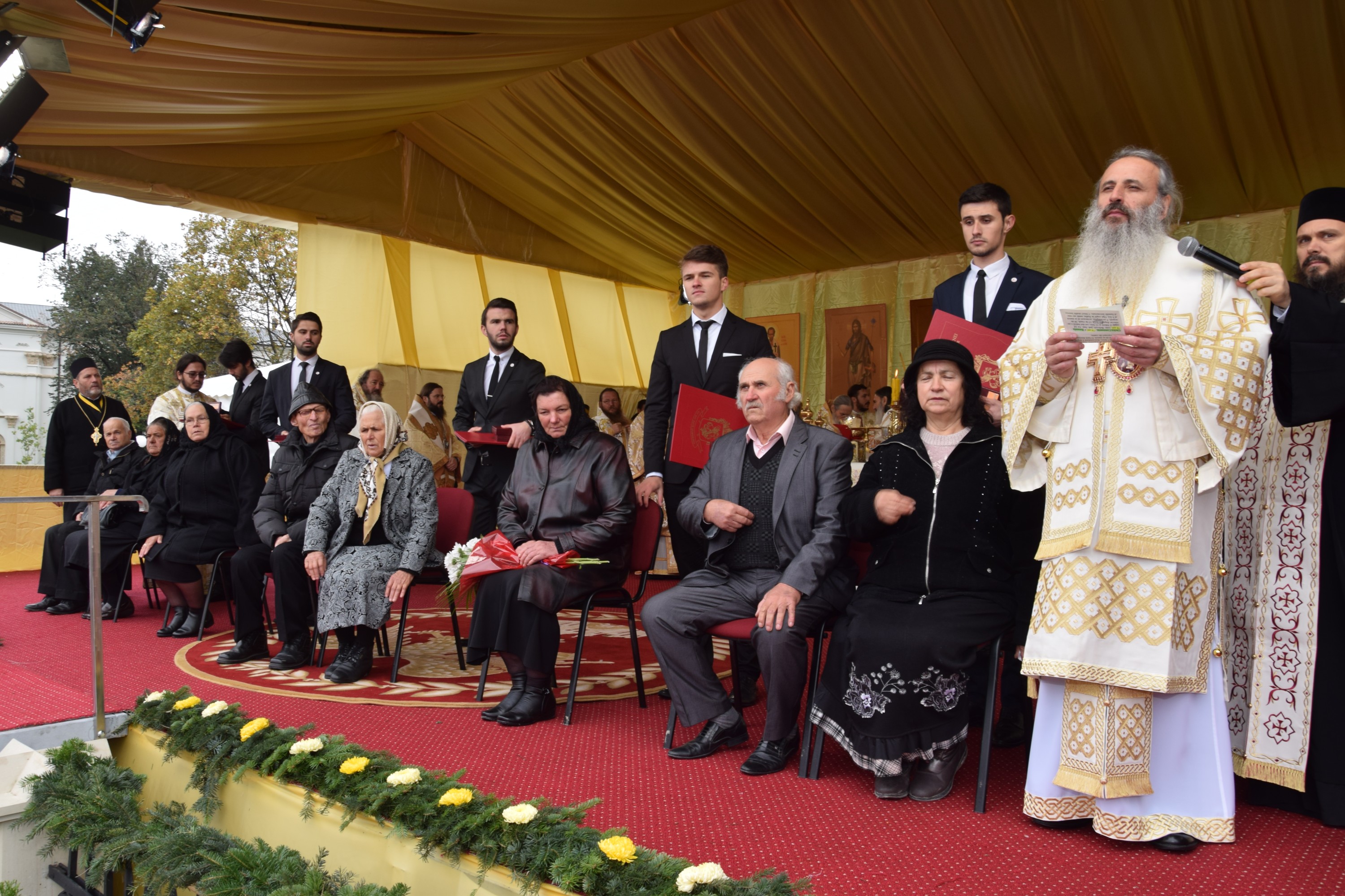 25 000 de pelerini, prezenți la Iași de ziua Sfintei Cuvioase Parascheva 25 000 de pelerini, prezenți la Iași de ziua Sfintei Cuvioase Parascheva