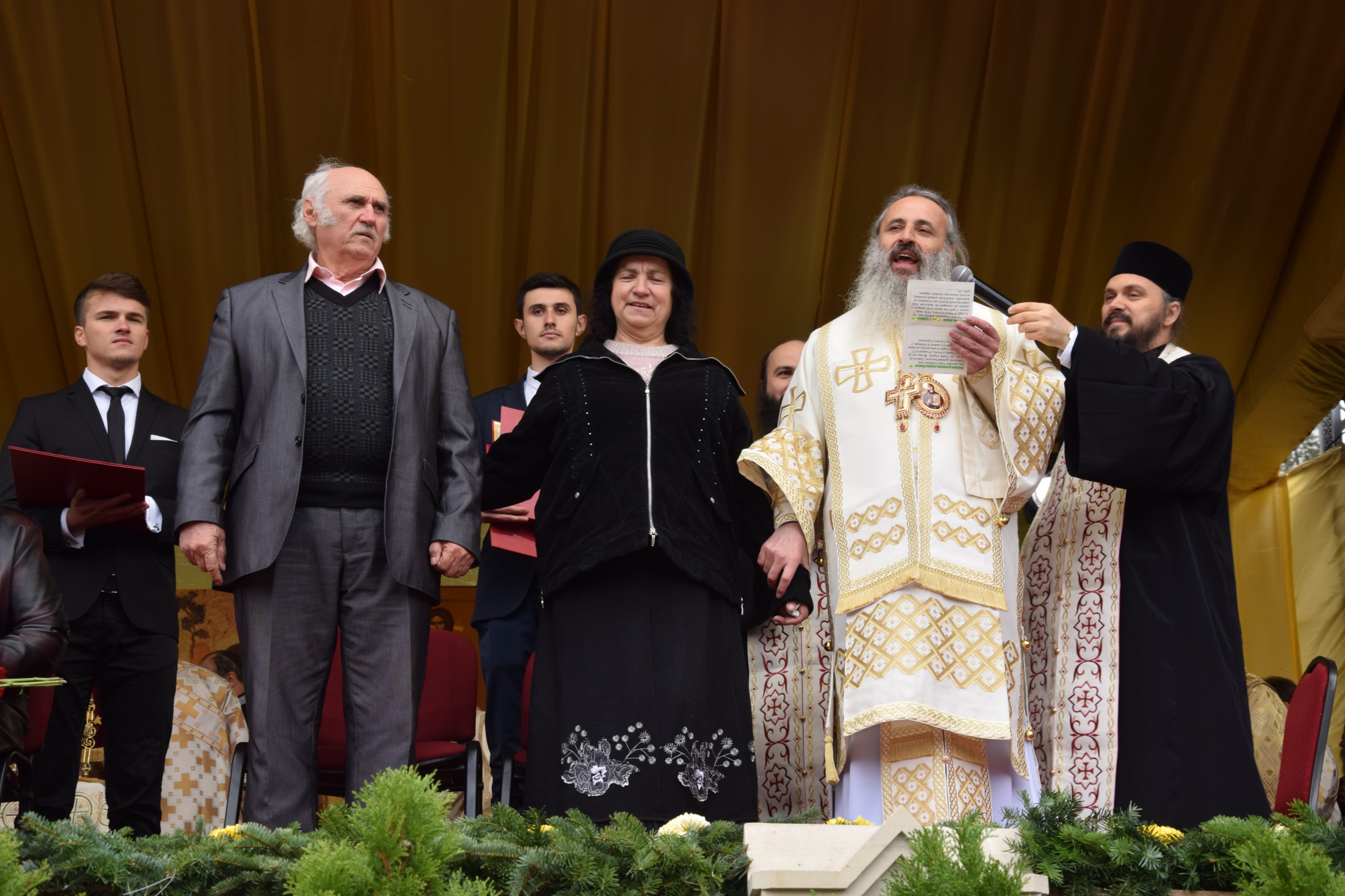25 000 de pelerini, prezenți la Iași de ziua Sfintei Cuvioase Parascheva 25 000 de pelerini, prezenți la Iași de ziua Sfintei Cuvioase Parascheva