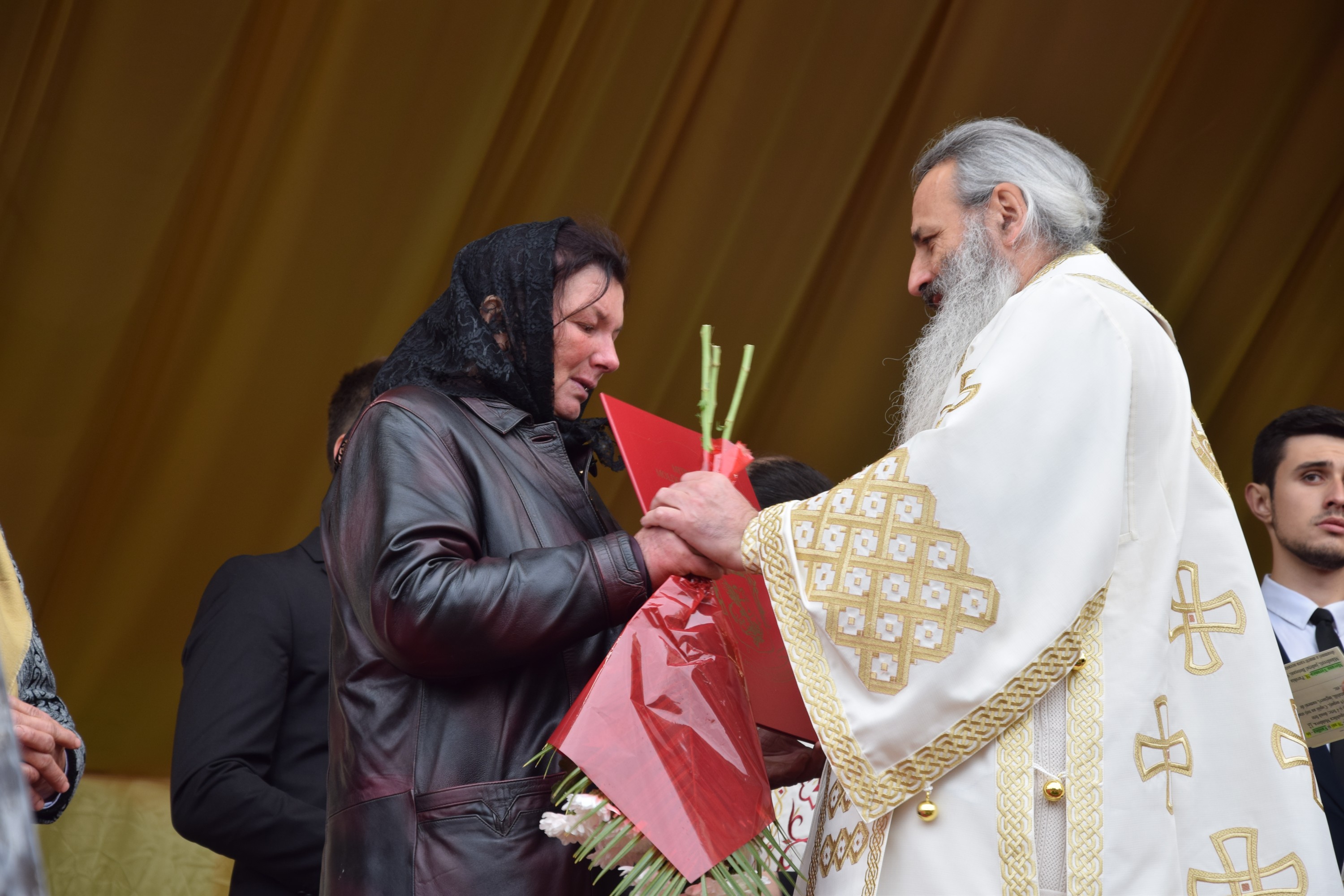 25 000 de pelerini, prezenți la Iași de ziua Sfintei Cuvioase Parascheva 25 000 de pelerini, prezenți la Iași de ziua Sfintei Cuvioase Parascheva