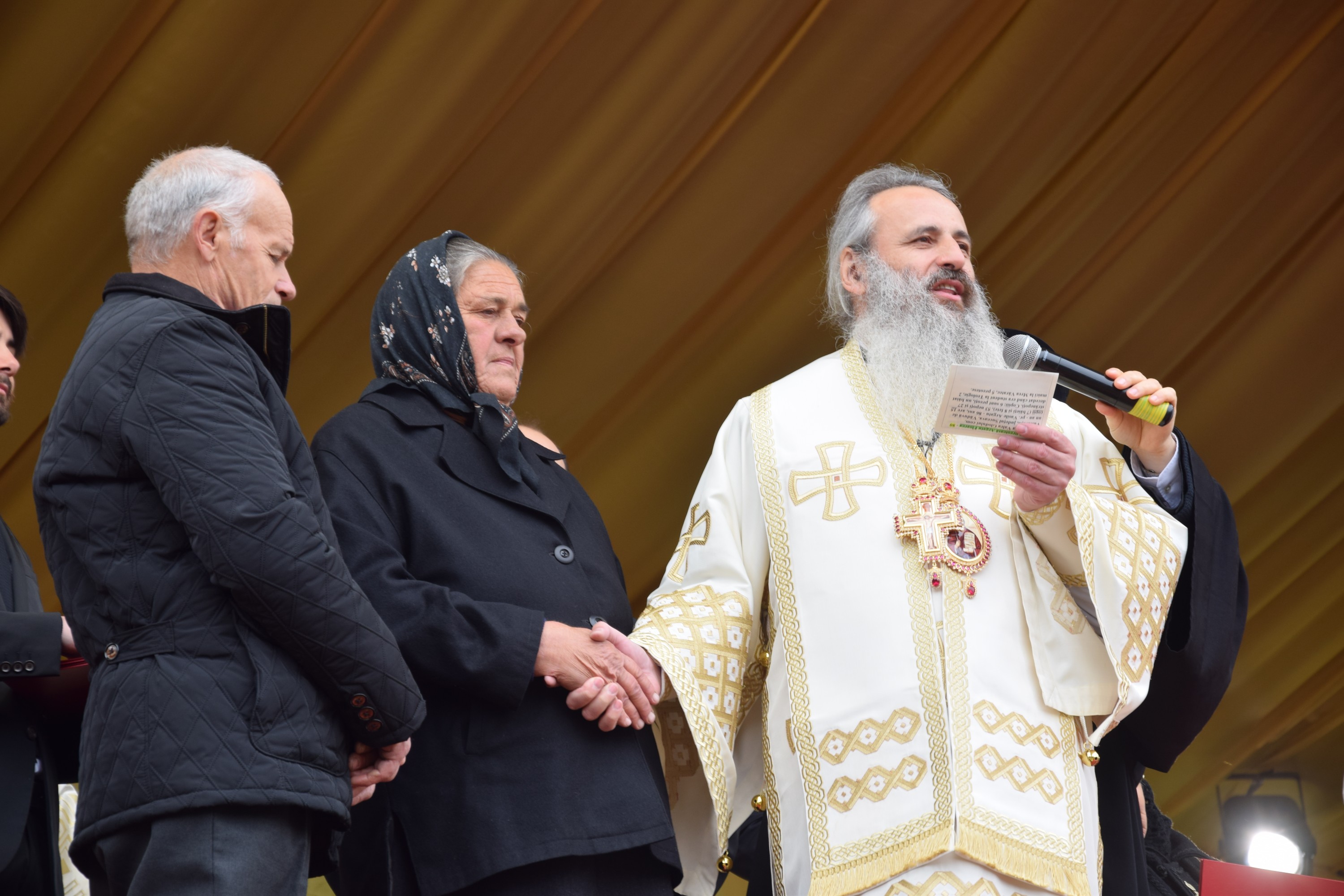 25 000 de pelerini, prezenți la Iași de ziua Sfintei Cuvioase Parascheva 25 000 de pelerini, prezenți la Iași de ziua Sfintei Cuvioase Parascheva
