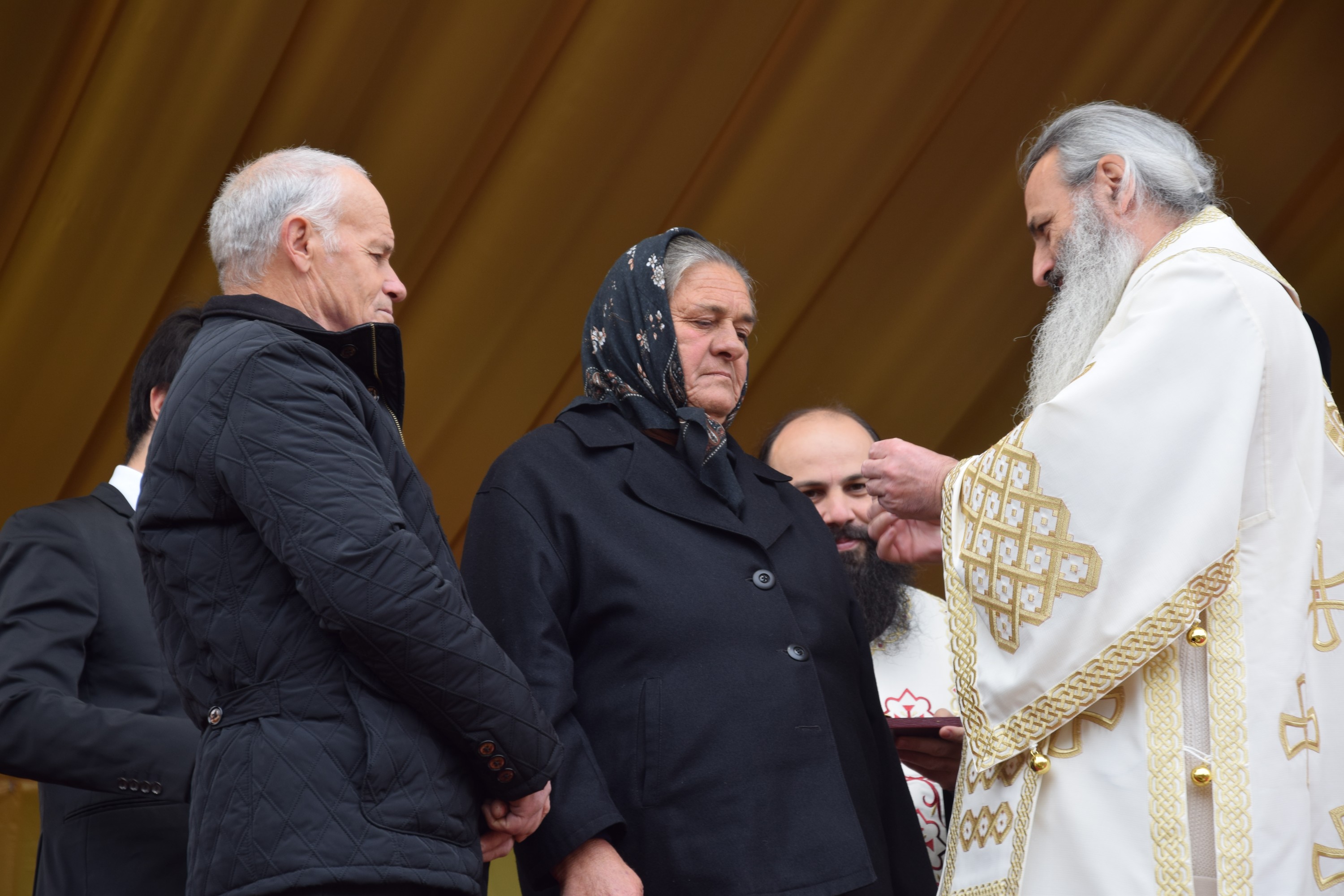 25 000 de pelerini, prezenți la Iași de ziua Sfintei Cuvioase Parascheva 25 000 de pelerini, prezenți la Iași de ziua Sfintei Cuvioase Parascheva