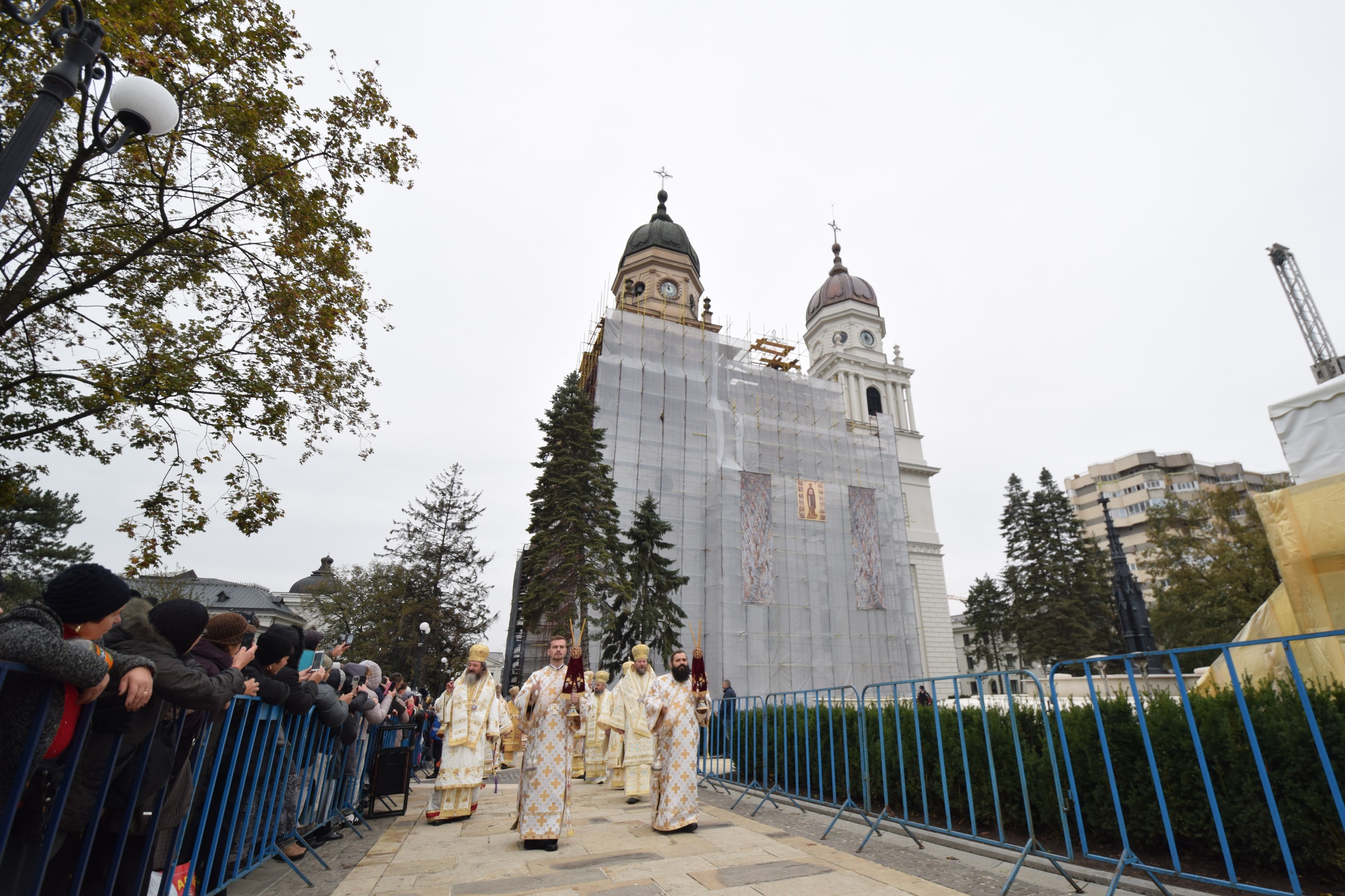 25 000 de pelerini, prezenți la Iași de ziua Sfintei Cuvioase Parascheva 25 000 de pelerini, prezenți la Iași de ziua Sfintei Cuvioase Parascheva