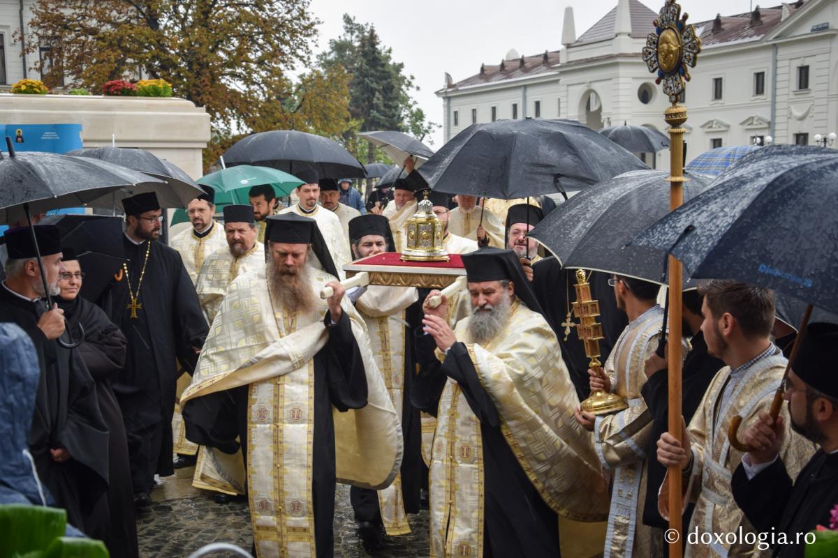 Foto: Tudorel Rusu Moaştele Sfântului Cuvios Neofit Zăvorâtul au ajuns la Iași