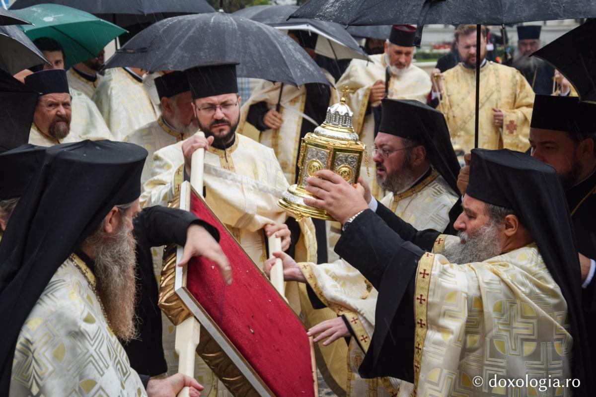 Foto: Tudorel Rusu Moaştele Sfântului Cuvios Neofit Zăvorâtul au ajuns la Iași