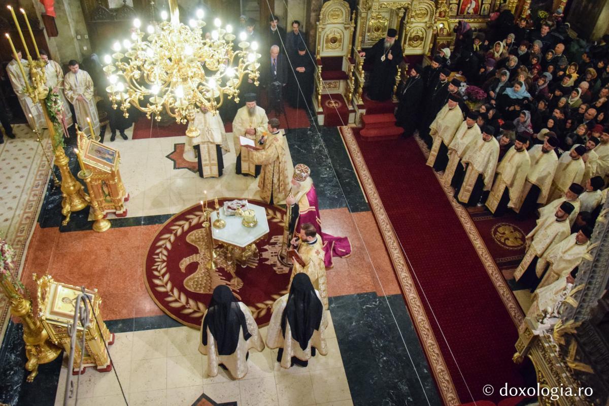 Foto: Tudorel Rusu Moaştele Sfântului Cuvios Neofit Zăvorâtul au ajuns la Iași