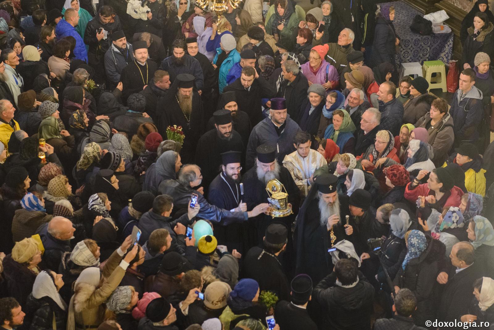 Prin ce se deosebesc adevărații creștini de tot neamul oamenilor