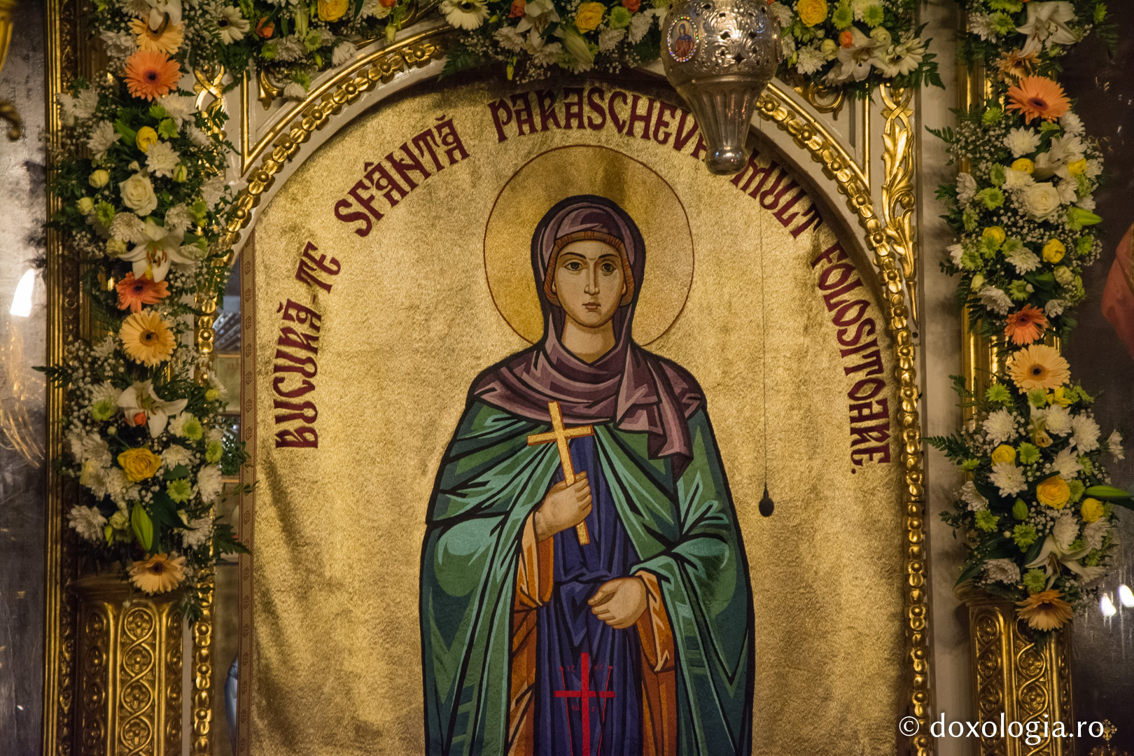 Mulţime de pelerini la Sfânta Liturghie (galerie FOTO)