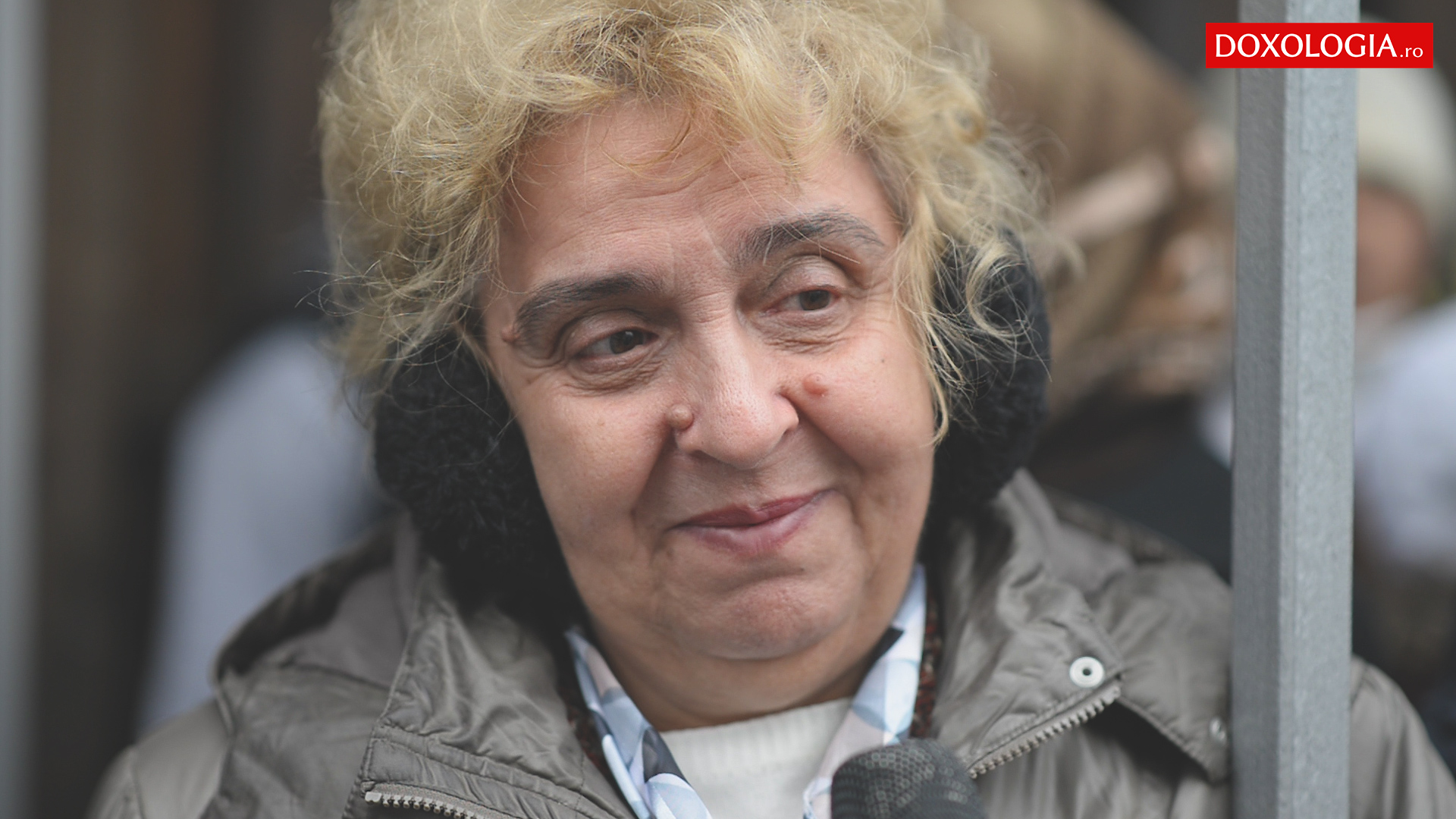 (Video) O femeie a început să meargă după ce s-a rugat Sfintei Parascheva