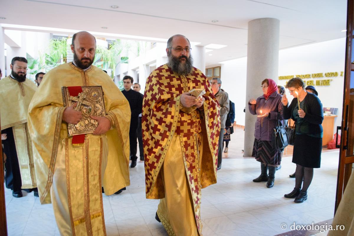 Părticele din moaștele Sfântului Cuvios Neofit Zăvorâtul vor rămâne la Iași