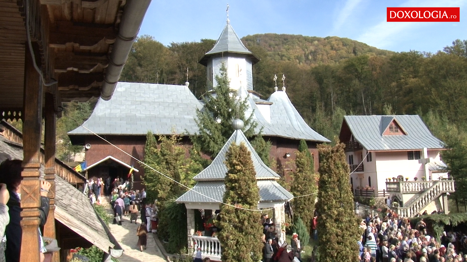 Parohia neamțeană Negulești, a îmbrăcat haine de sărbătoare