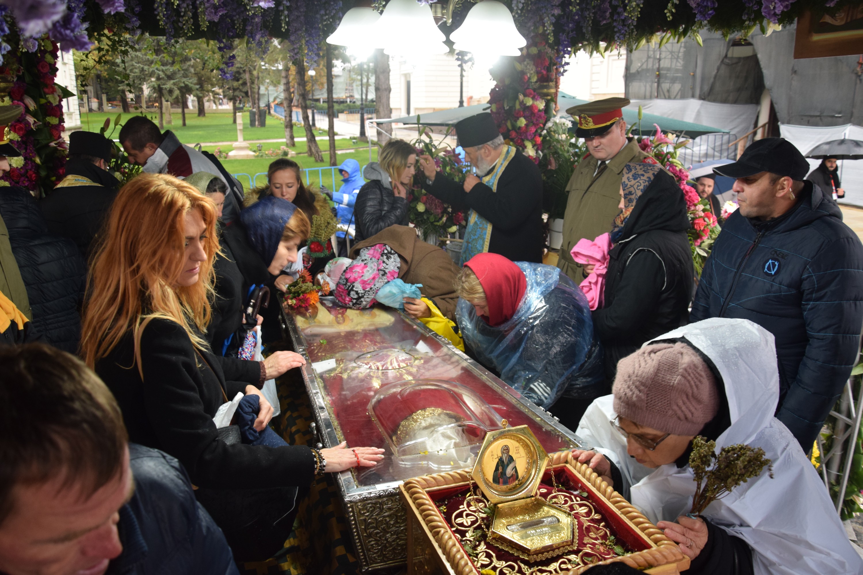 De ce vin pelerinii să se închine la moaștele Sfintei Cuvioase Parascheva?