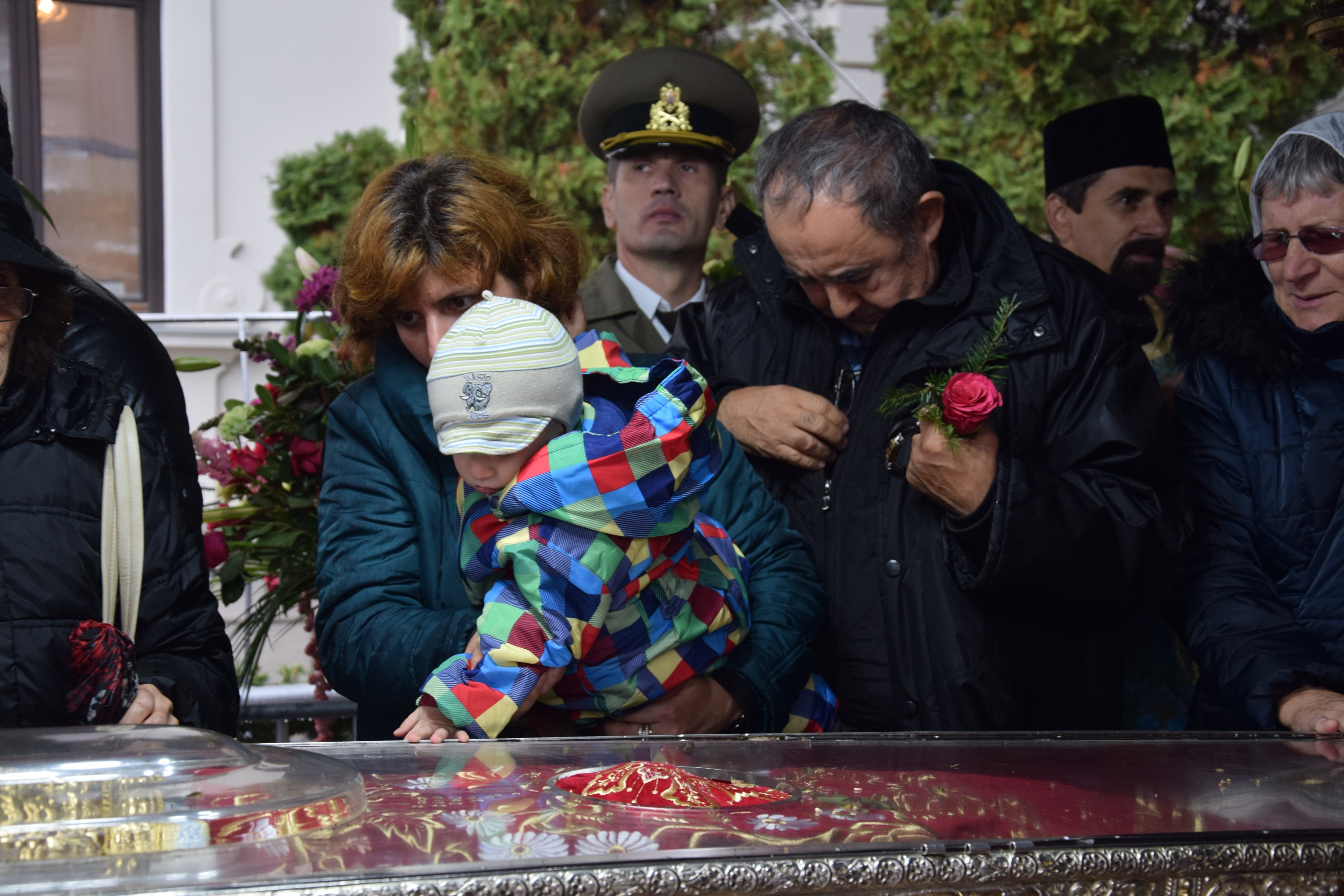 De ce vin pelerinii să se închine la moaștele Sfintei Cuvioase Parascheva?