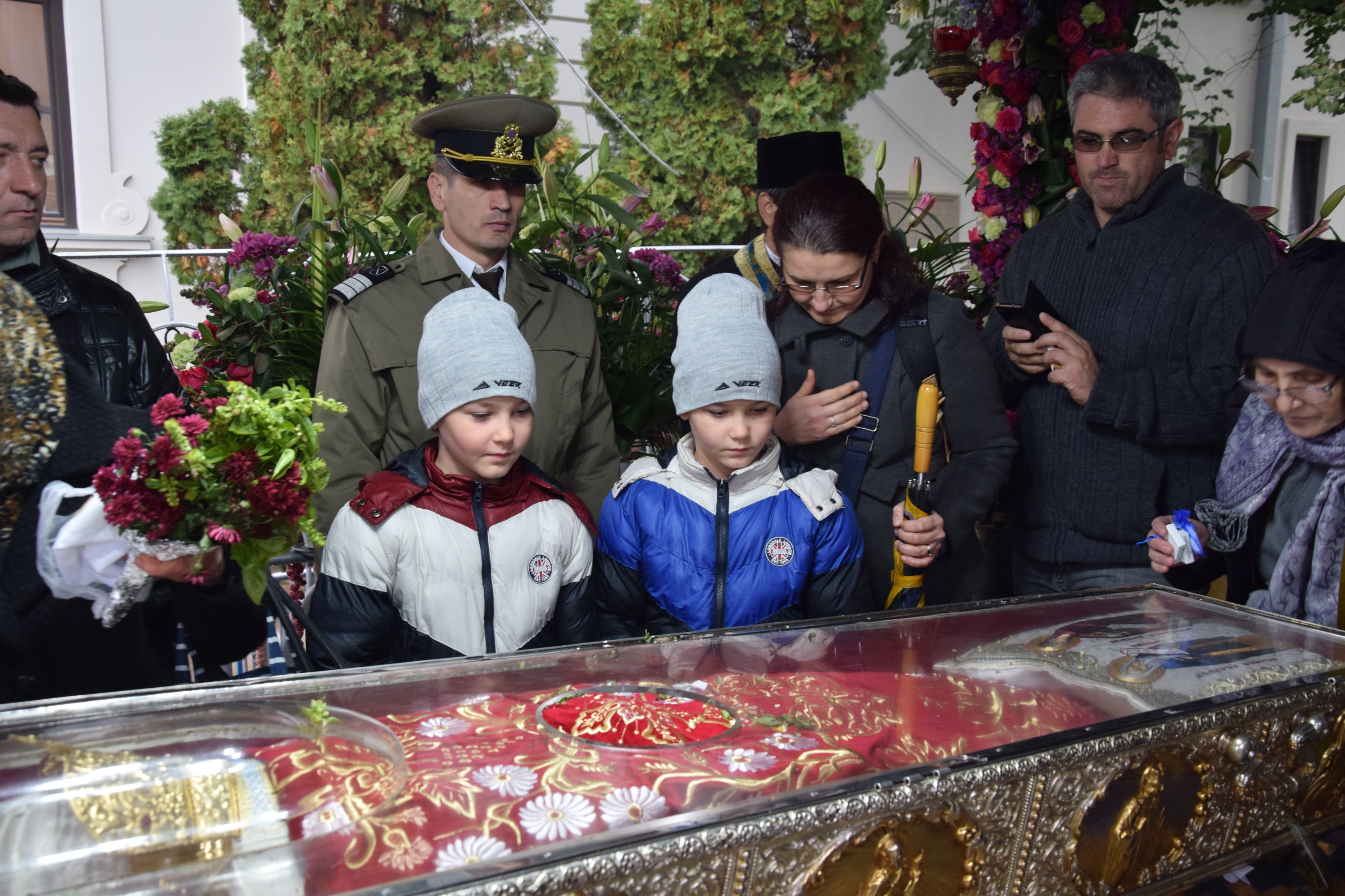 De ce vin pelerinii să se închine la moaștele Sfintei Cuvioase Parascheva?