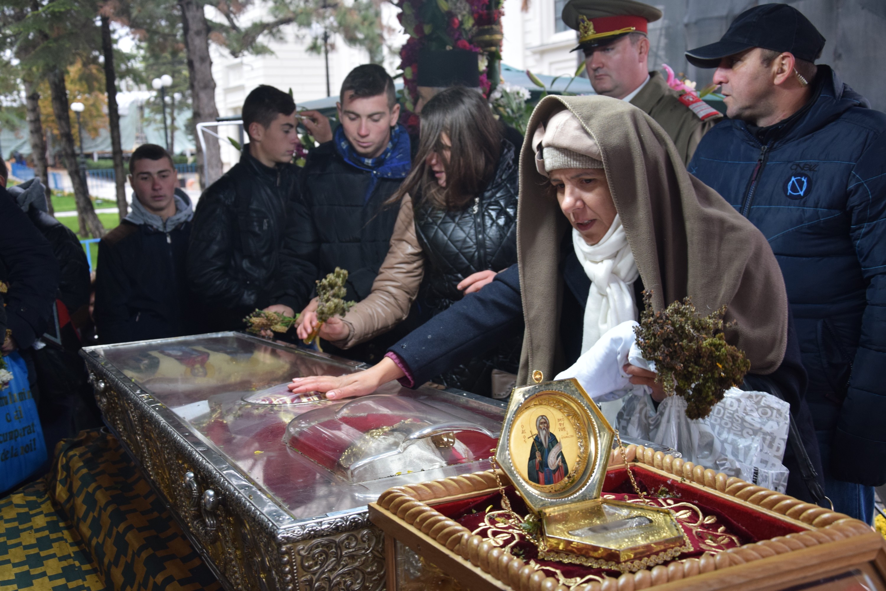 De ce vin pelerinii să se închine la moaștele Sfintei Cuvioase Parascheva?