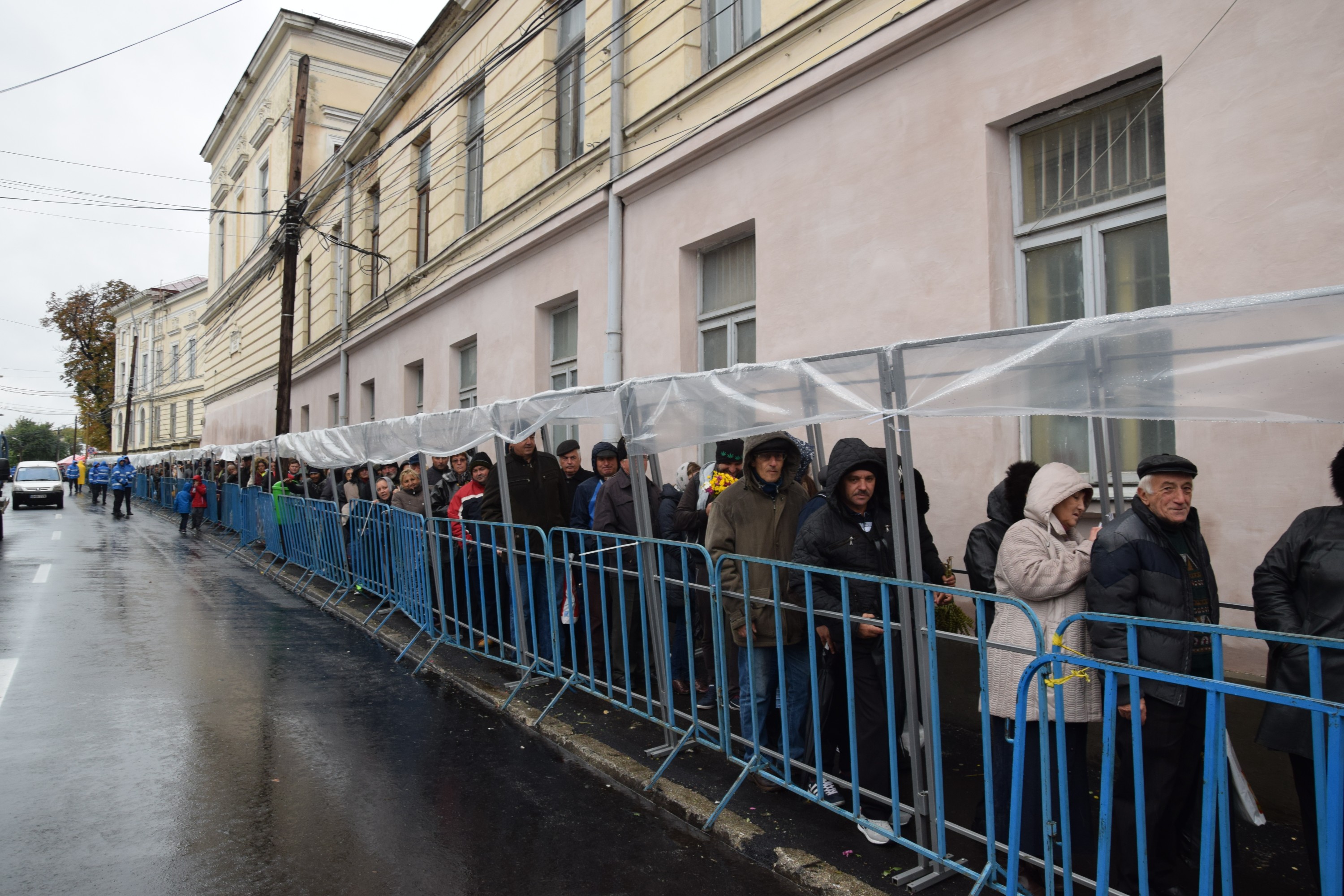 De ce vin pelerinii să se închine la moaștele Sfintei Cuvioase Parascheva?