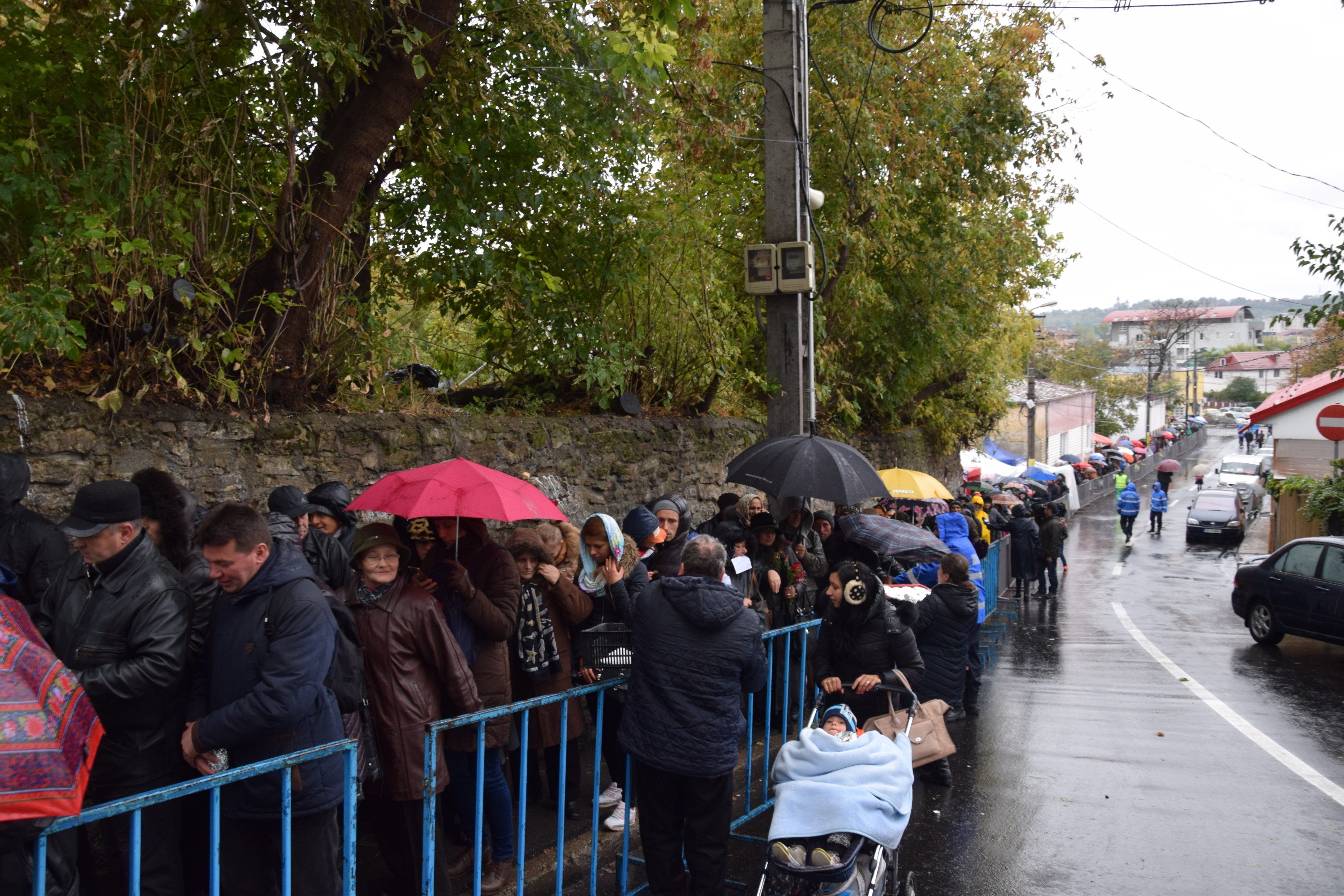 De ce vin pelerinii să se închine la moaștele Sfintei Cuvioase Parascheva?