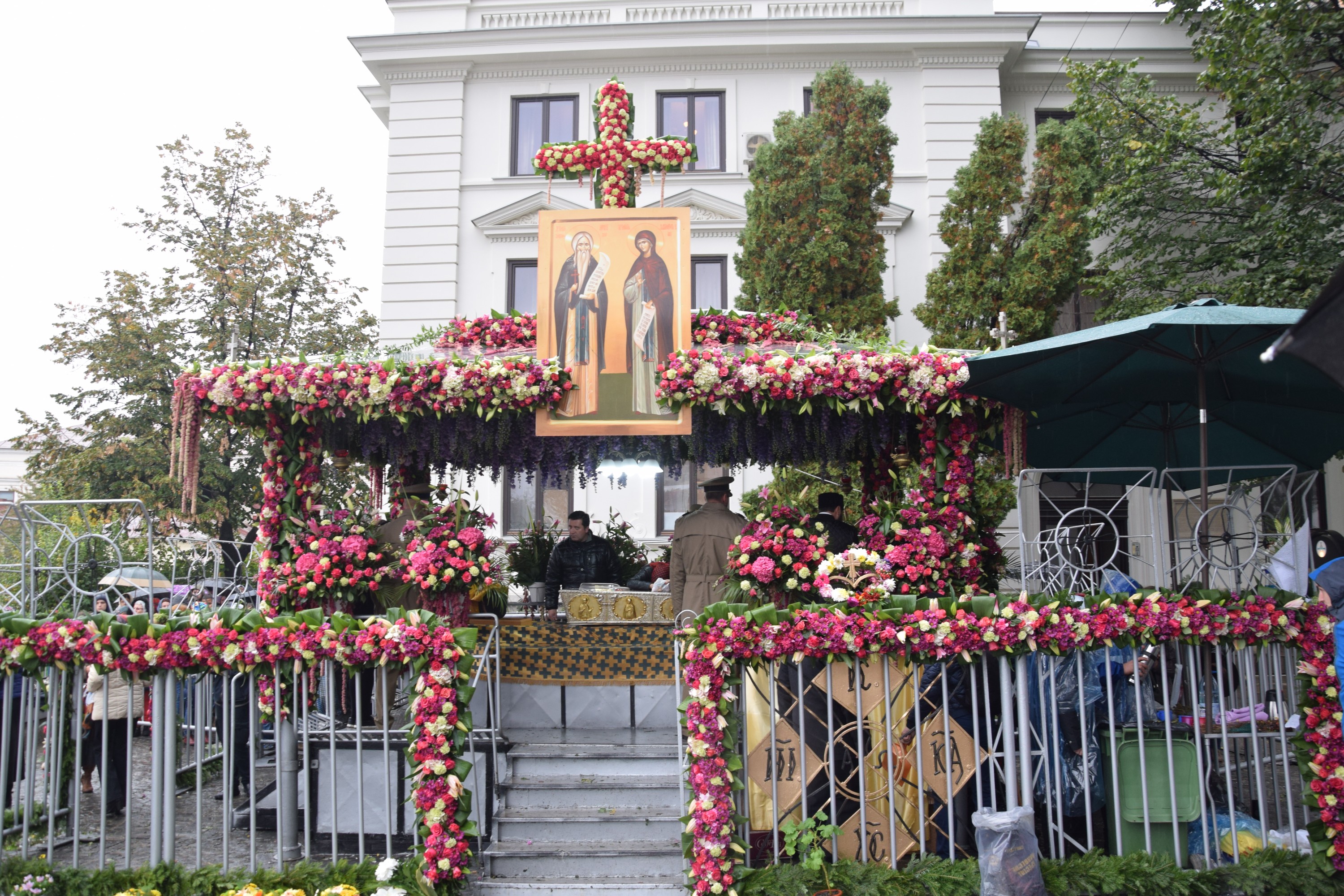 De ce vin pelerinii să se închine la moaștele Sfintei Cuvioase Parascheva?