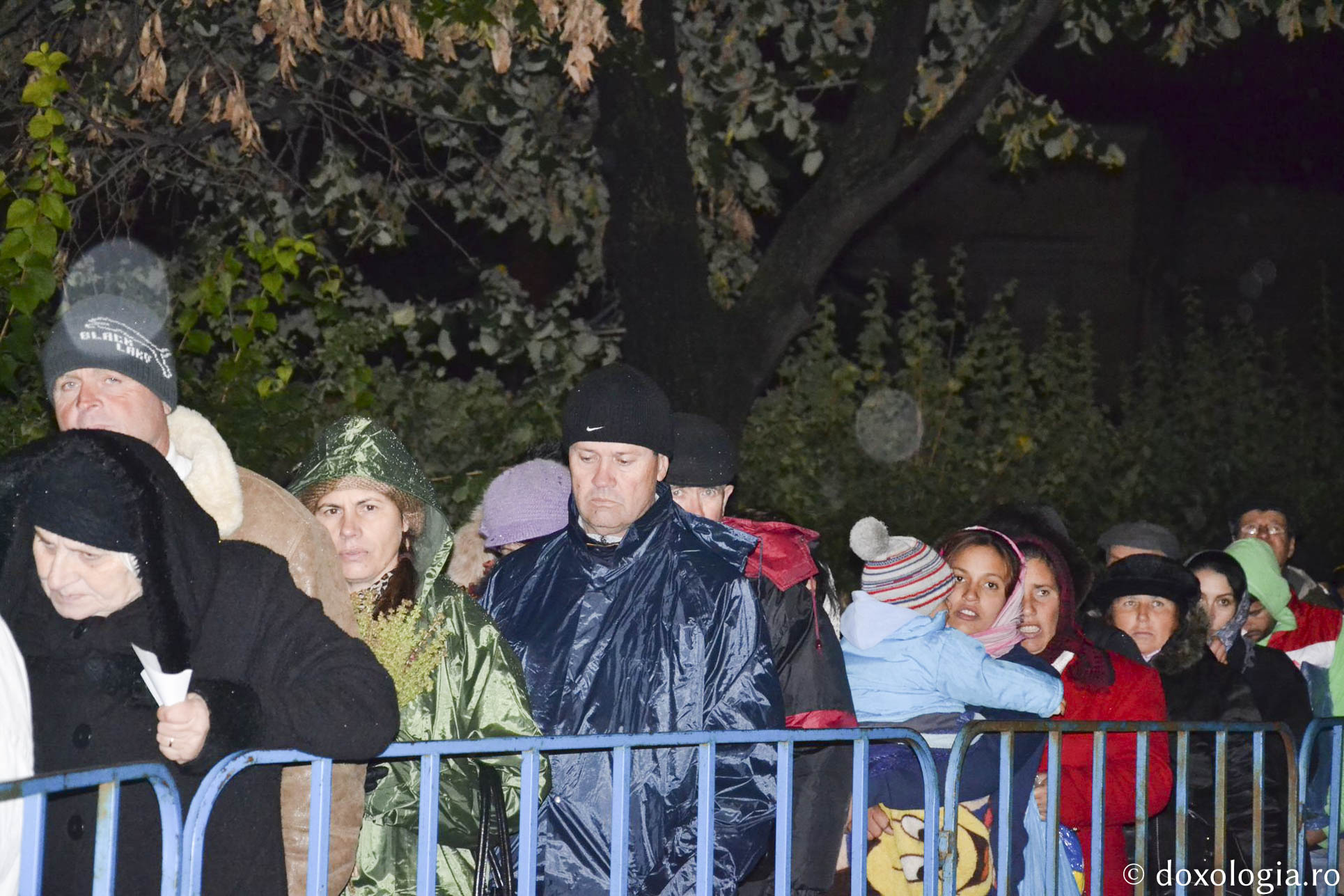 (Foto) Pelerini în așteptarea sărbătorii Sfintei Cuvioase Parascheva