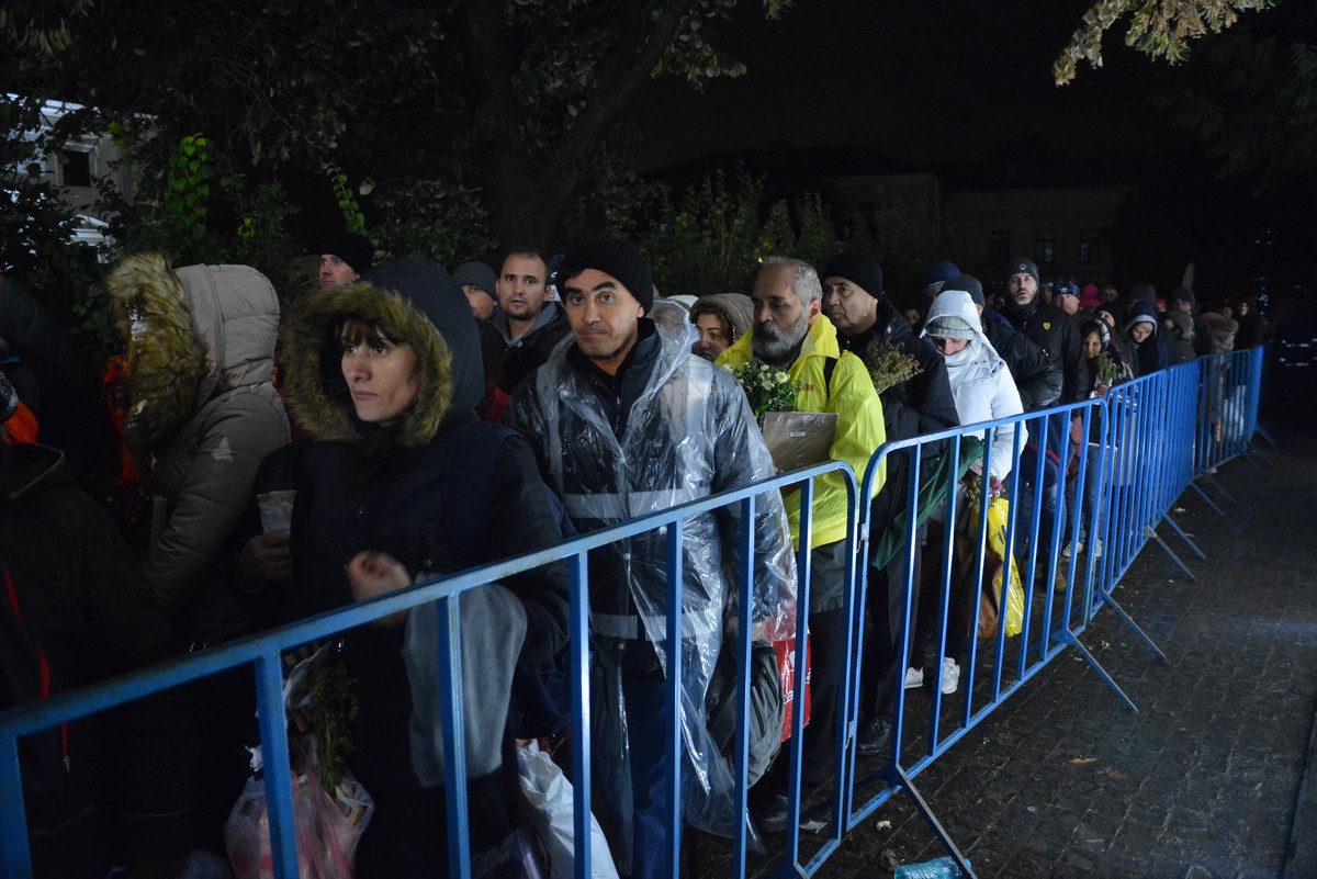 Răbdare şi credinţă la rândul Cuvioasei Parascheva