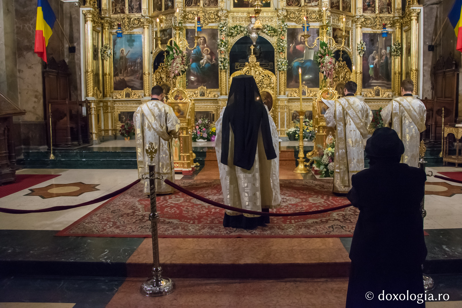 Hramul pe final - Privegherea Învierii, de sâmbătă seara (Galerie FOTO)