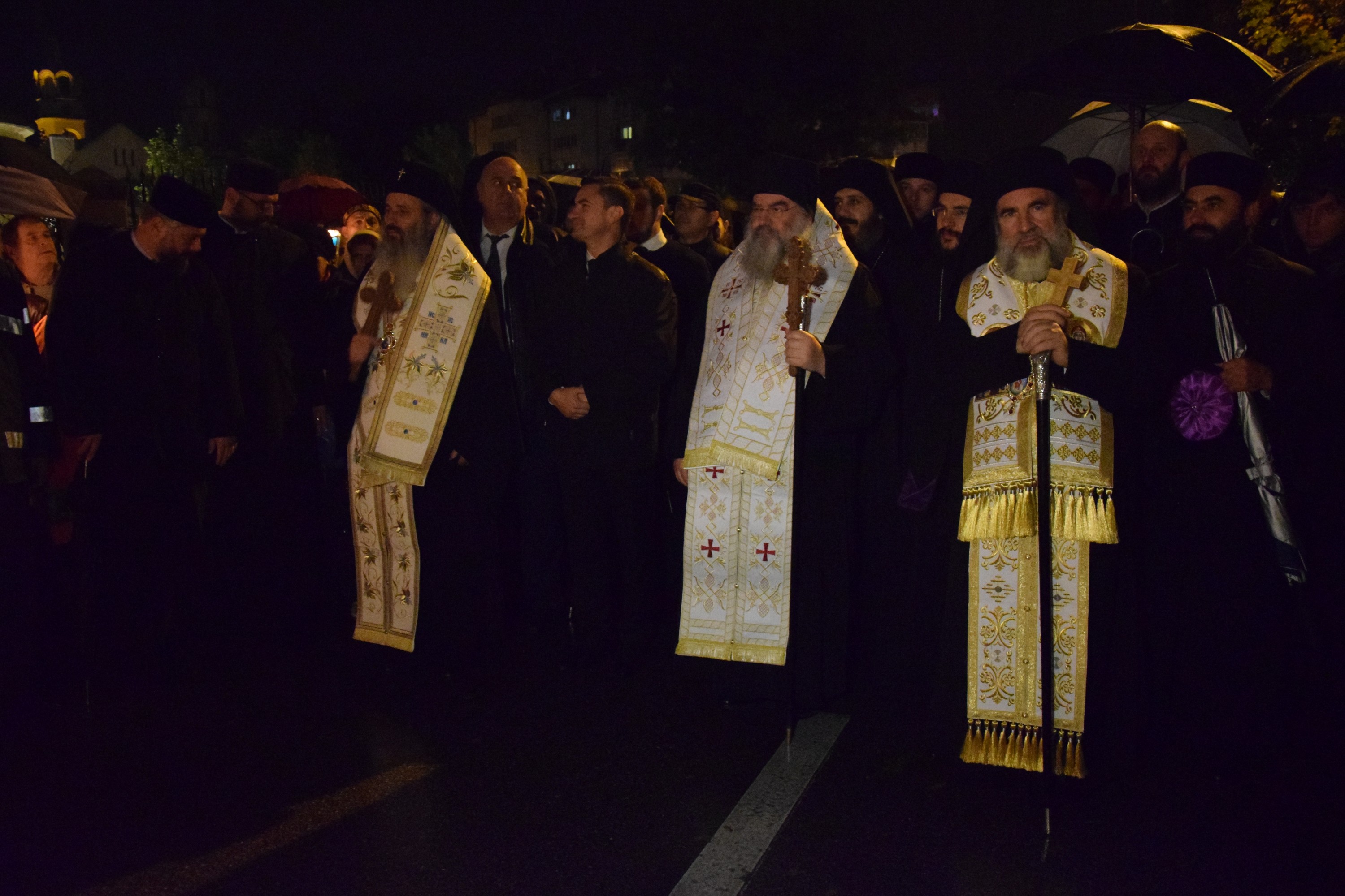 Prin frig și ploaie: pelerini din toată țara au străbătut „Calea Sfinților”