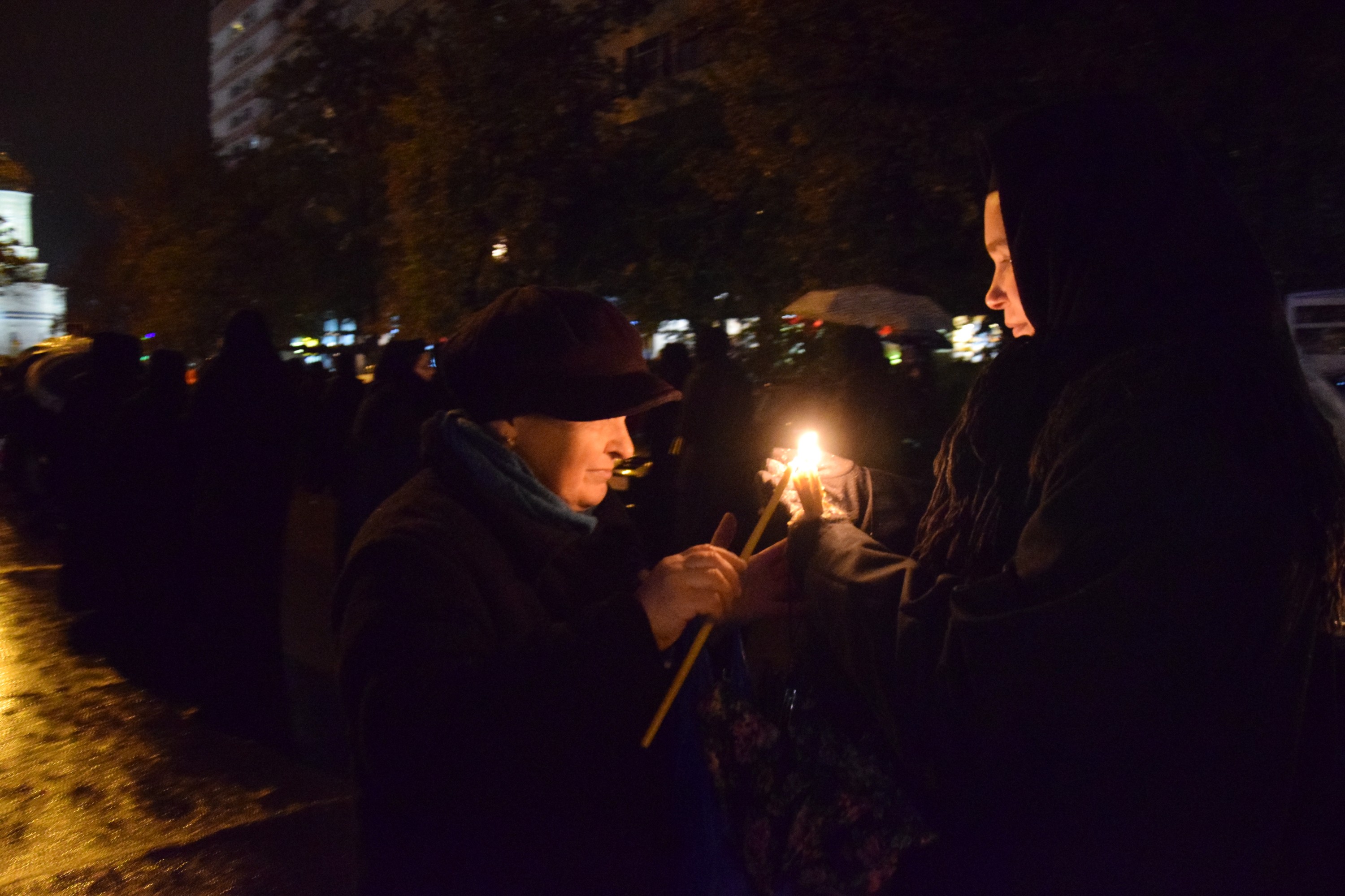 Prin frig și ploaie: pelerini din toată țara au străbătut „Calea Sfinților”