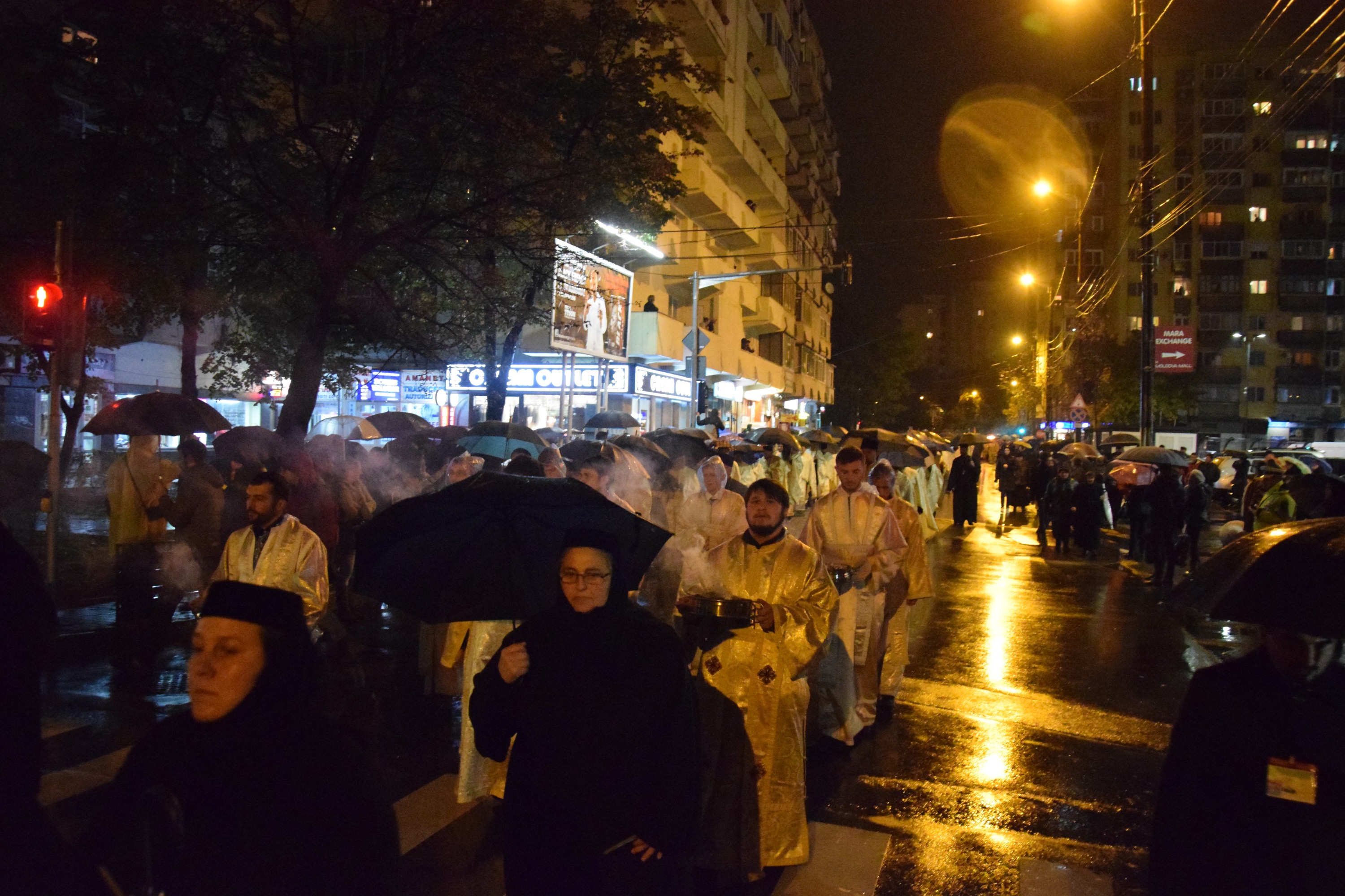 Prin frig și ploaie: pelerini din toată țara au străbătut „Calea Sfinților”