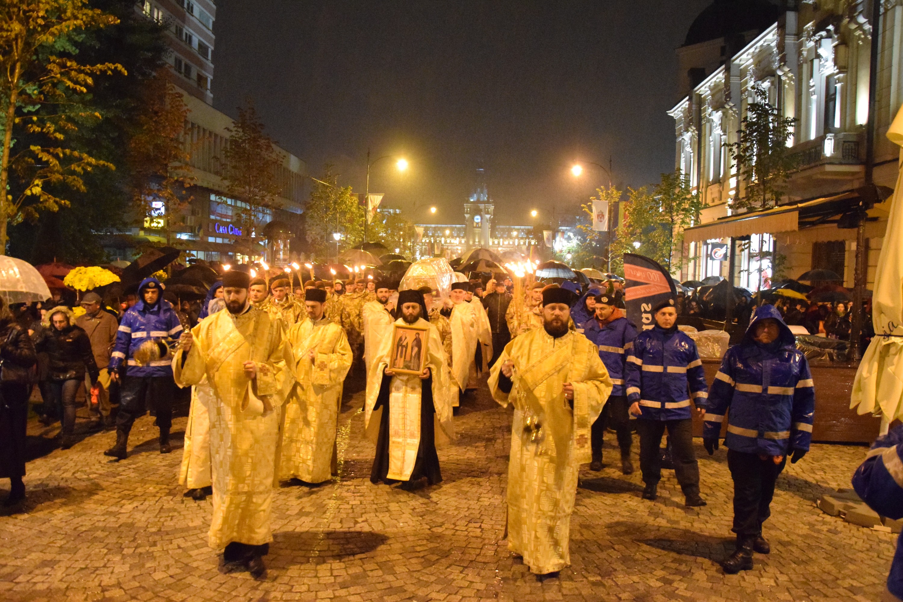 Prin frig și ploaie: pelerini din toată țara au străbătut „Calea Sfinților”