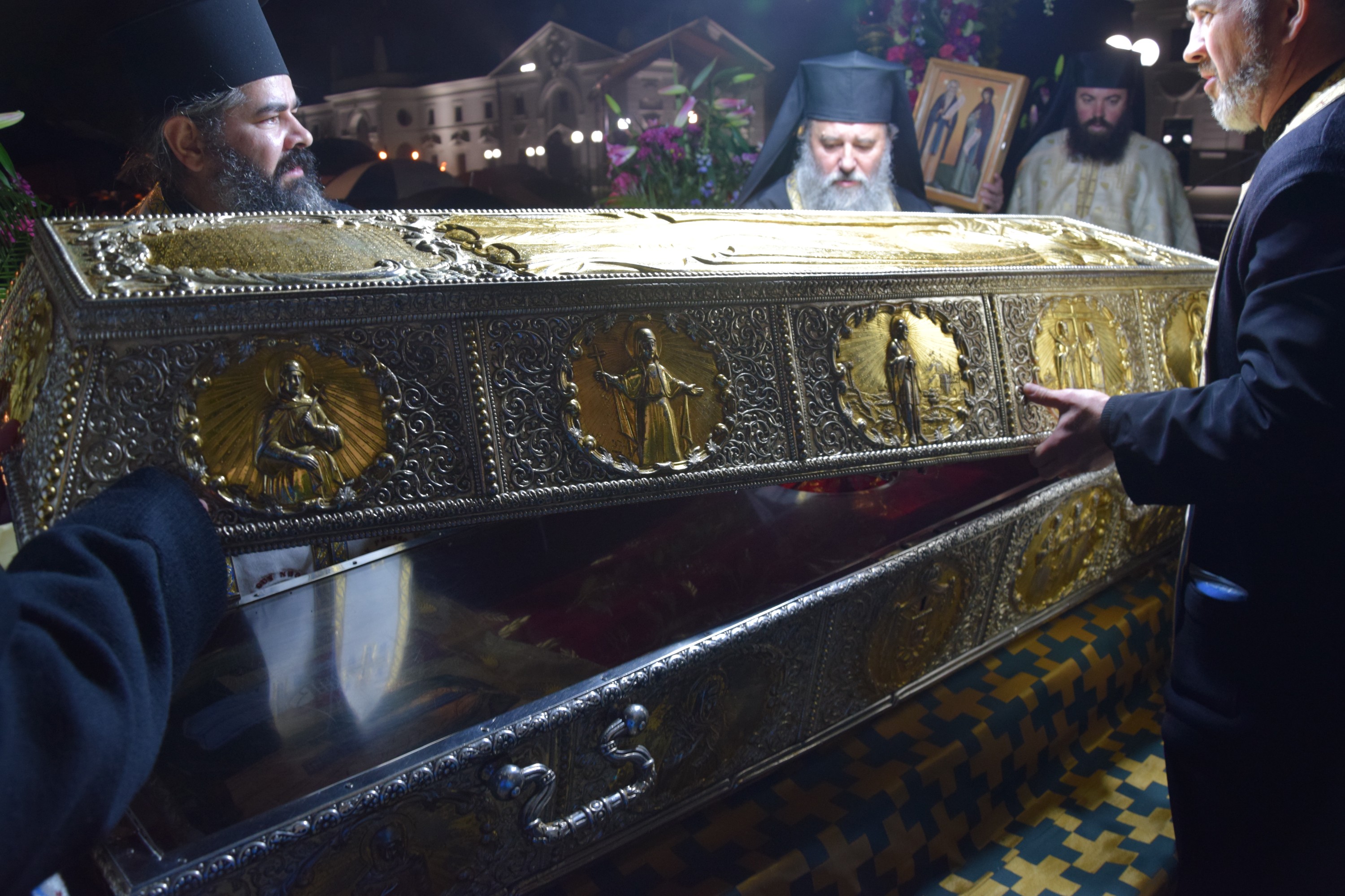 Prin frig și ploaie: pelerini din toată țara au străbătut „Calea Sfinților”