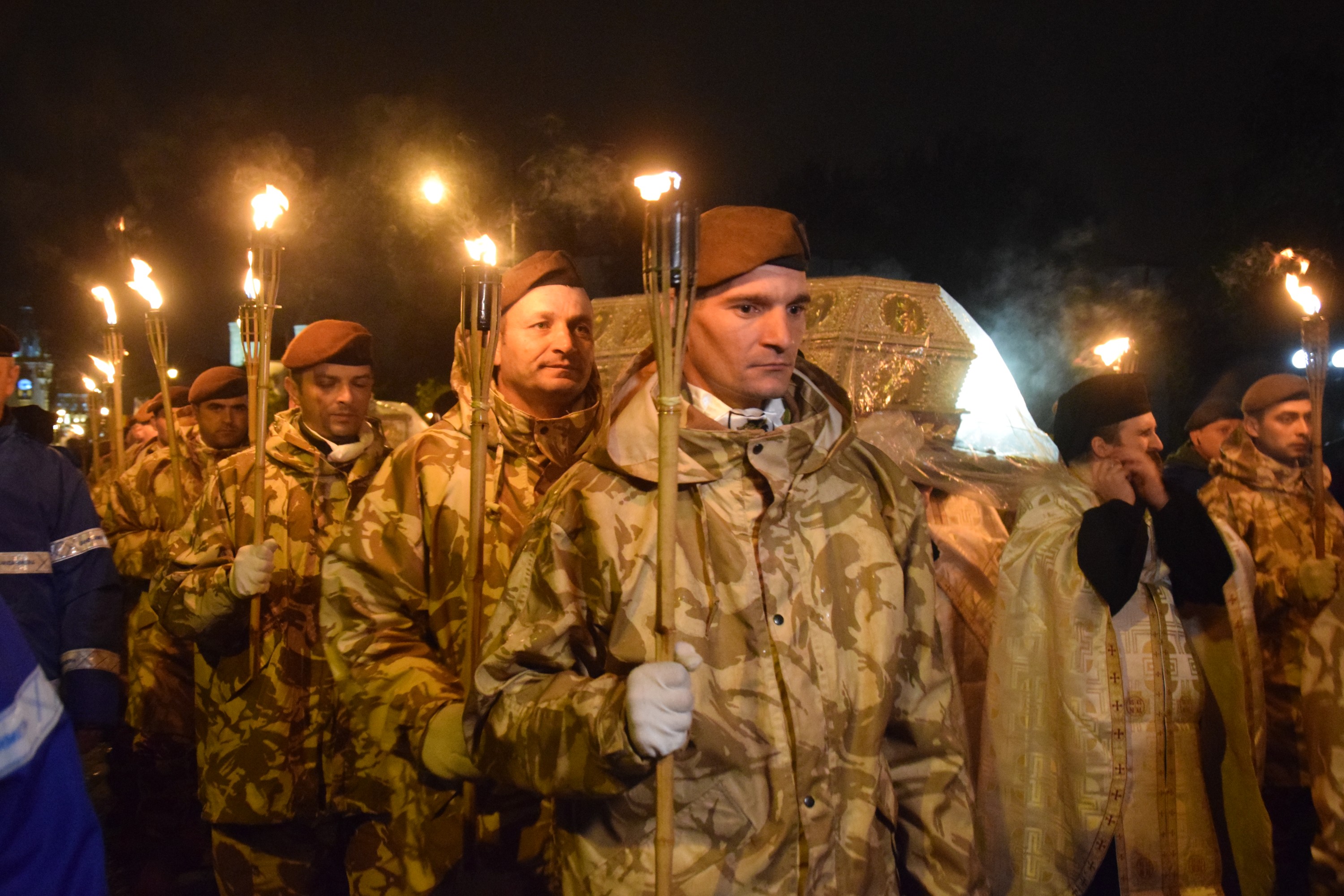 Prin frig și ploaie: pelerini din toată țara au străbătut „Calea Sfinților”