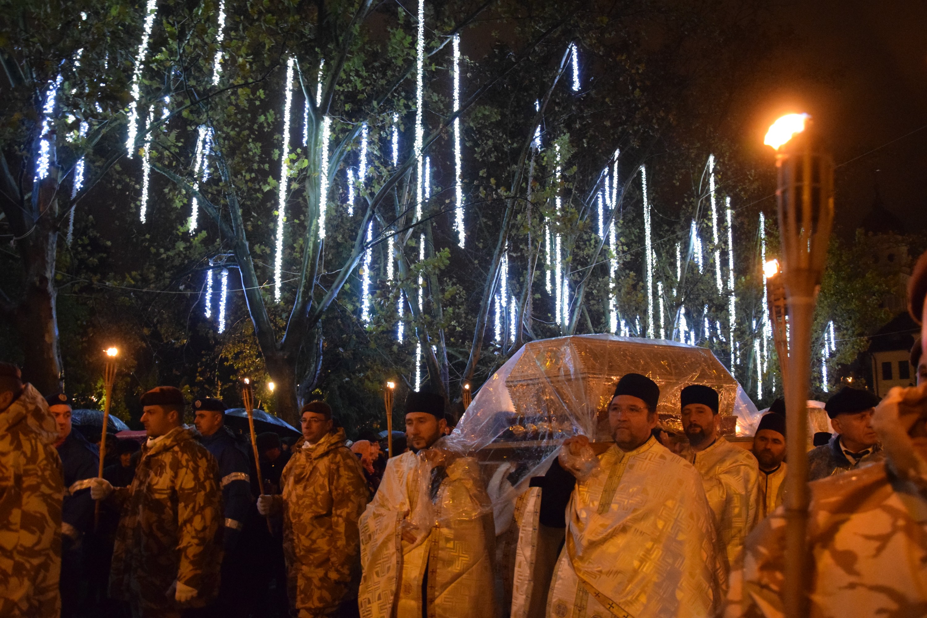 Prin frig și ploaie: pelerini din toată țara au străbătut „Calea Sfinților”