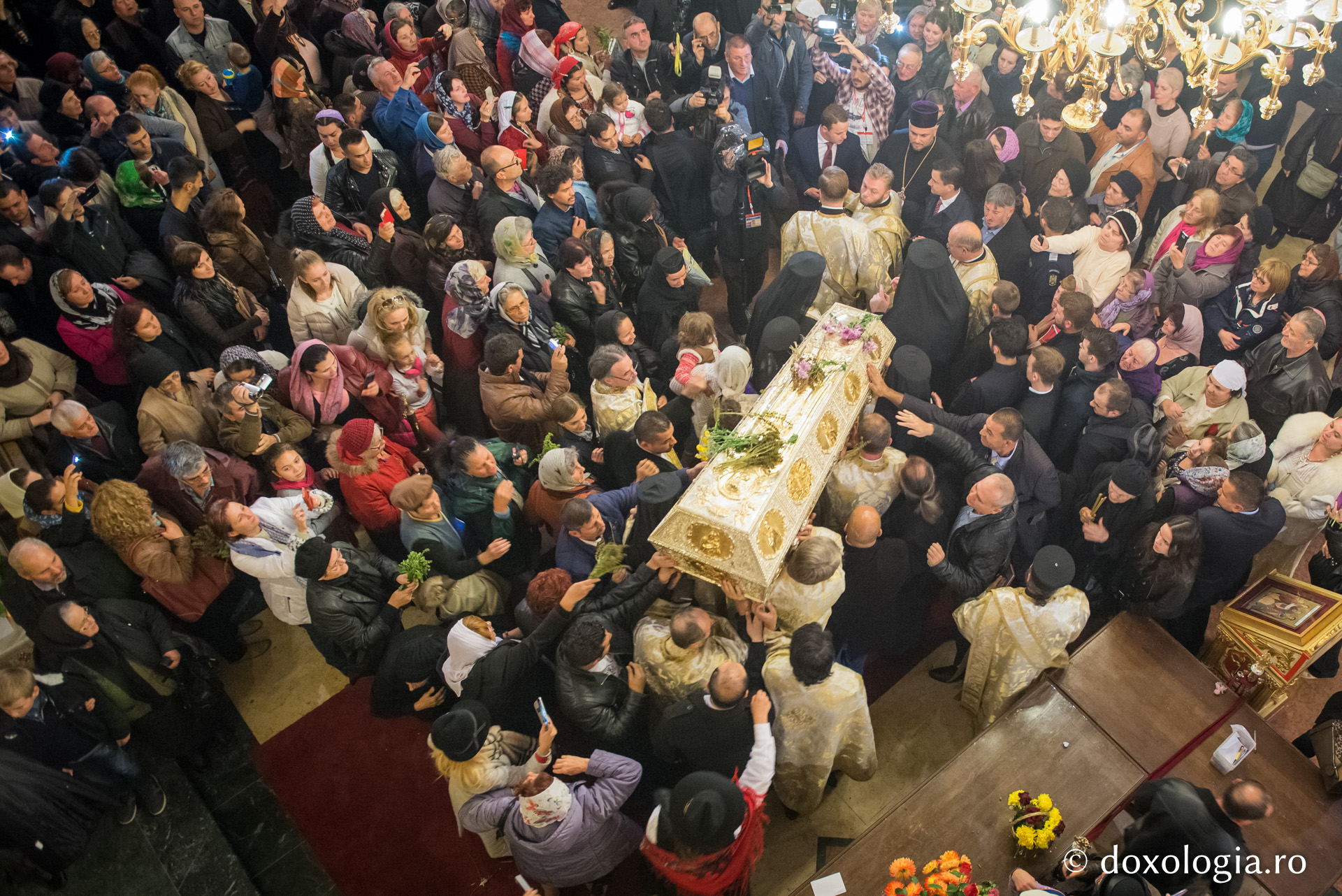 (Foto) Povestea hramului de anul trecut – Sărbătoarea Sfintei Cuvioase Parascheva