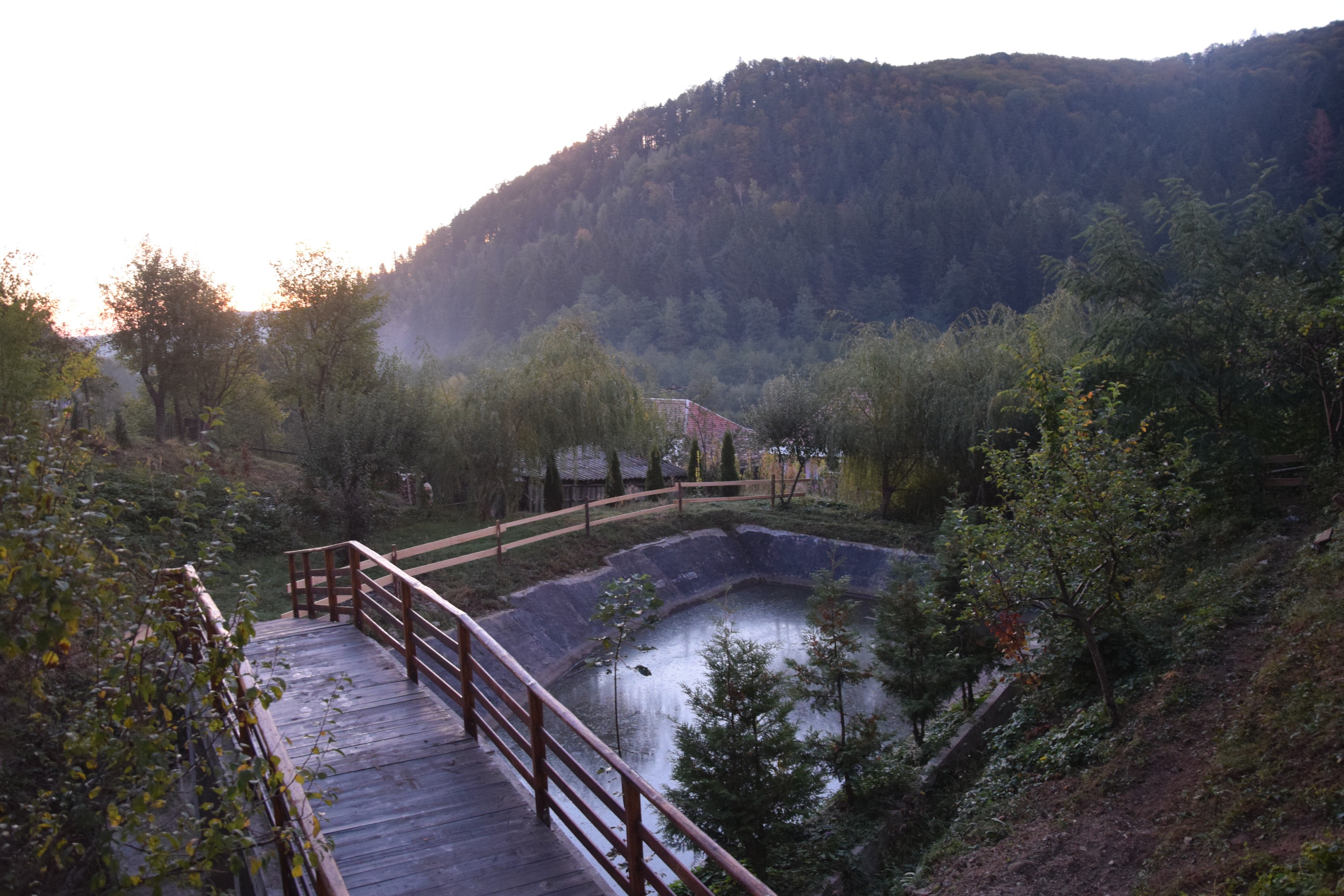 Sărbătoare la Negulești: IPS Mitropolit Teofan a resfințit biserica parohială