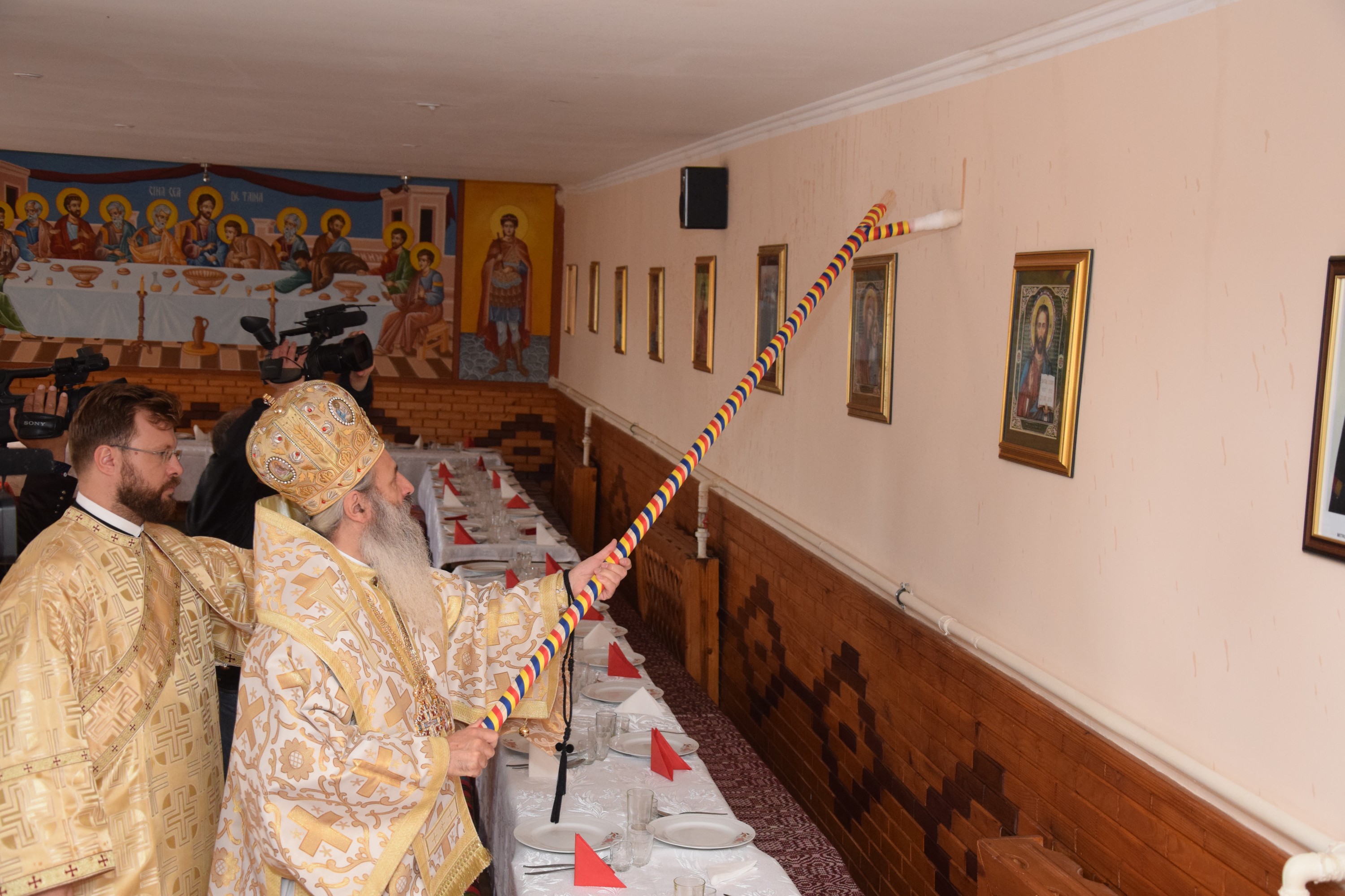 Sărbătoare la Negulești: IPS Mitropolit Teofan a resfințit biserica parohială