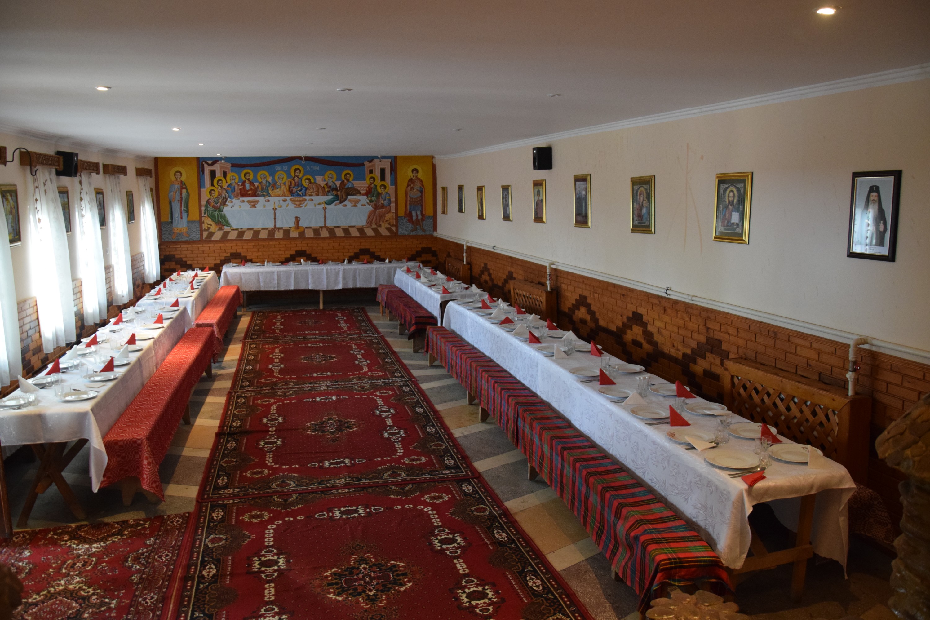 Sărbătoare la Negulești: IPS Mitropolit Teofan a resfințit biserica parohială