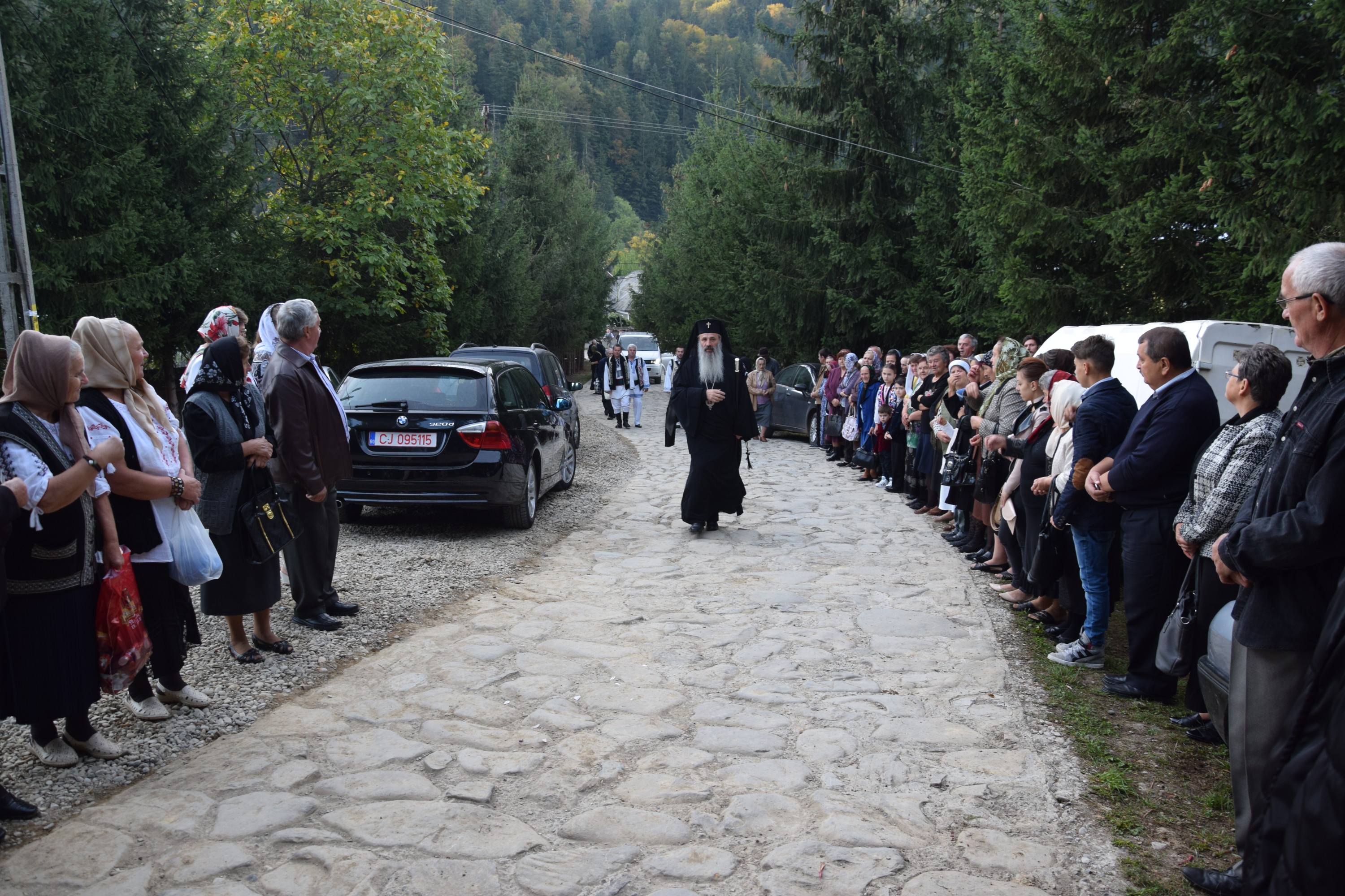 Sărbătoare la Negulești: IPS Mitropolit Teofan a resfințit biserica parohială