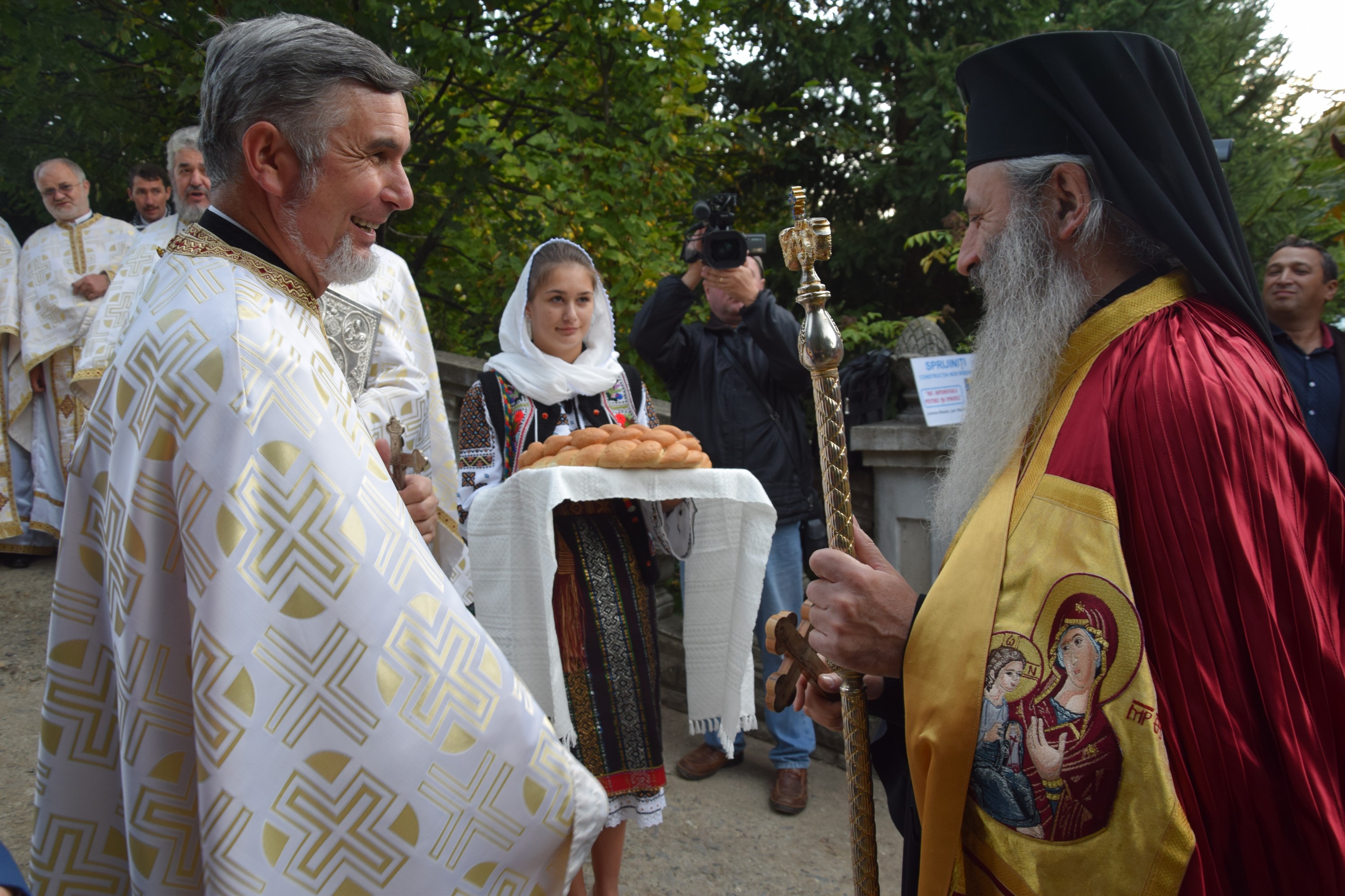 Sărbătoare la Negulești: IPS Mitropolit Teofan a resfințit biserica parohială