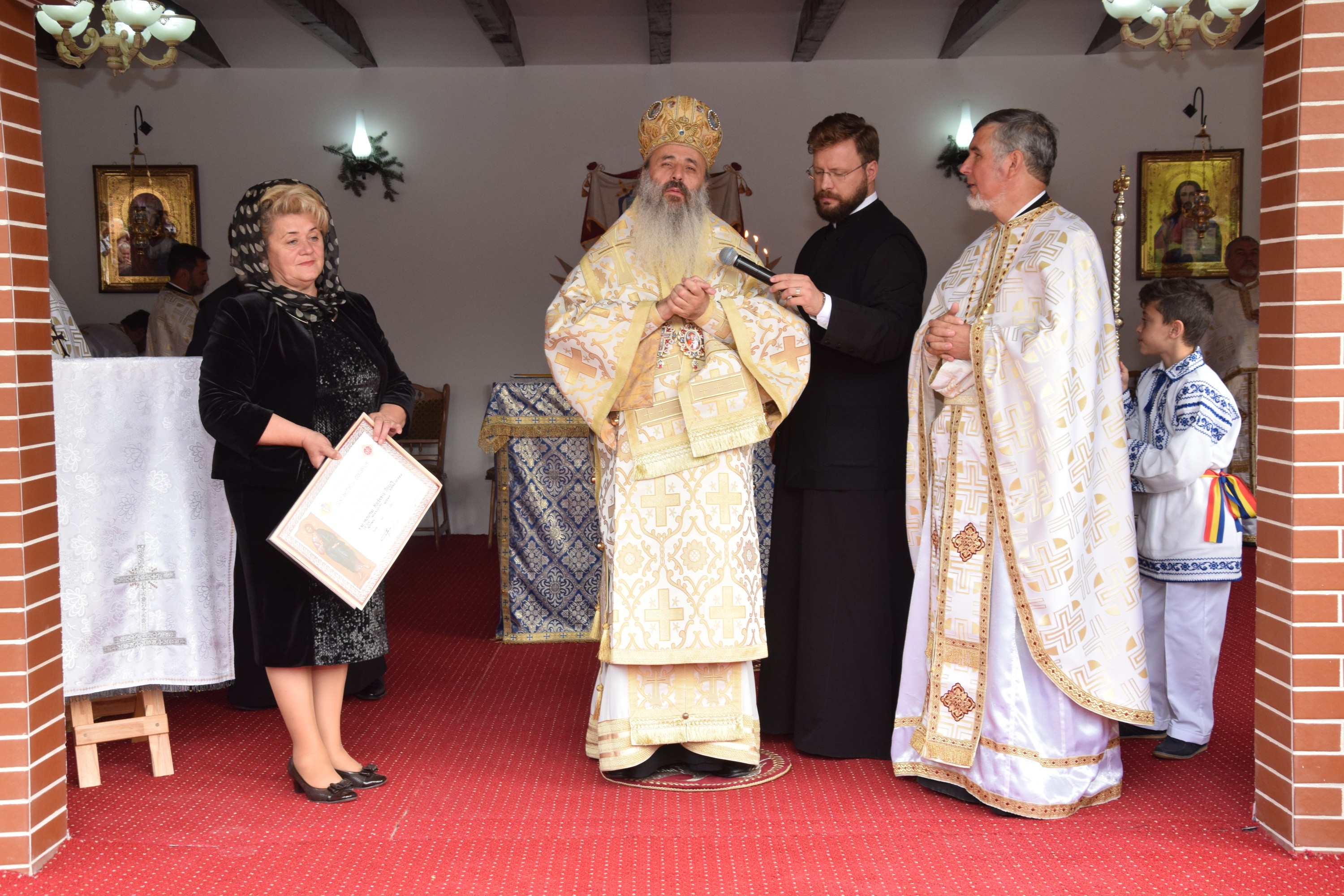 Sărbătoare la Negulești: IPS Mitropolit Teofan a resfințit biserica parohială