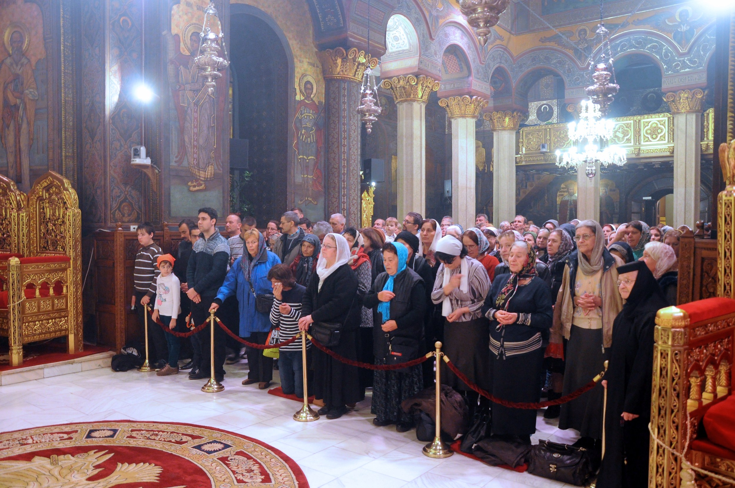 Slujbă de Priveghere pentru Sfinţii Împăraţi Constantin şi mama sa Elena