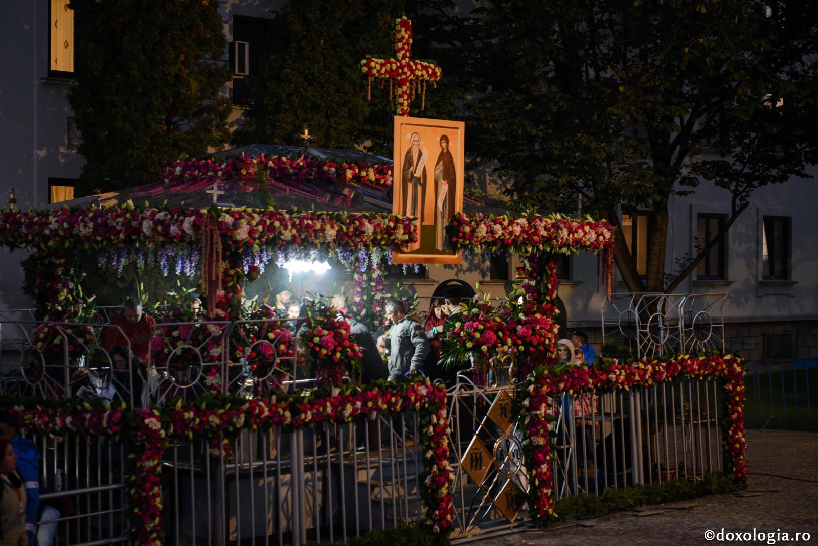 La Iaşi, de Sfânta Parascheva