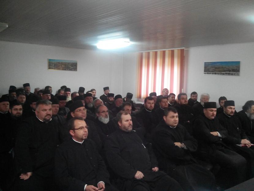 Şedinţa administrativă a preoţilor din Protopopiatul Moineşti Şedinţa administrativă a preoţilor din Protopopiatul Moineşti