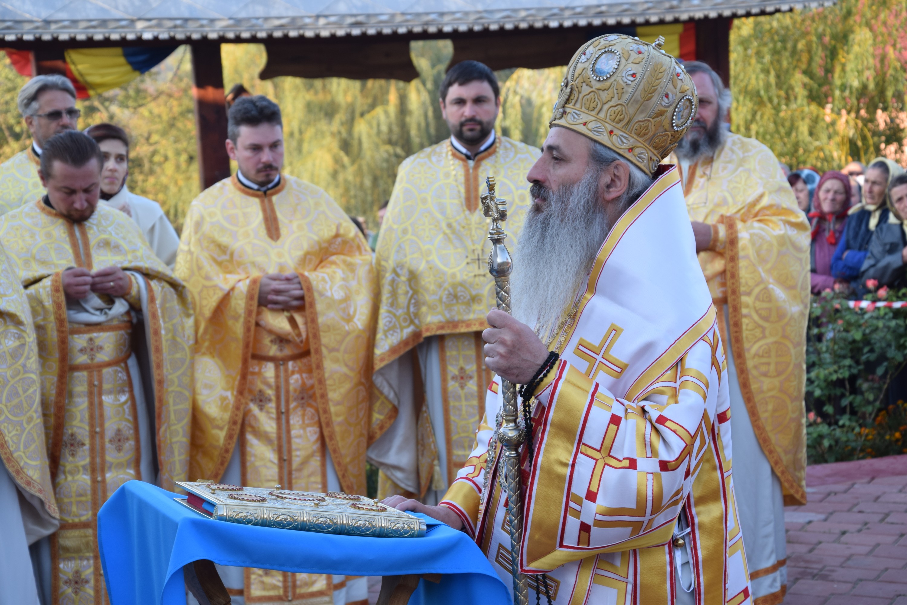 Sfințire de biserică la Balta Arsă (Galerie foto)