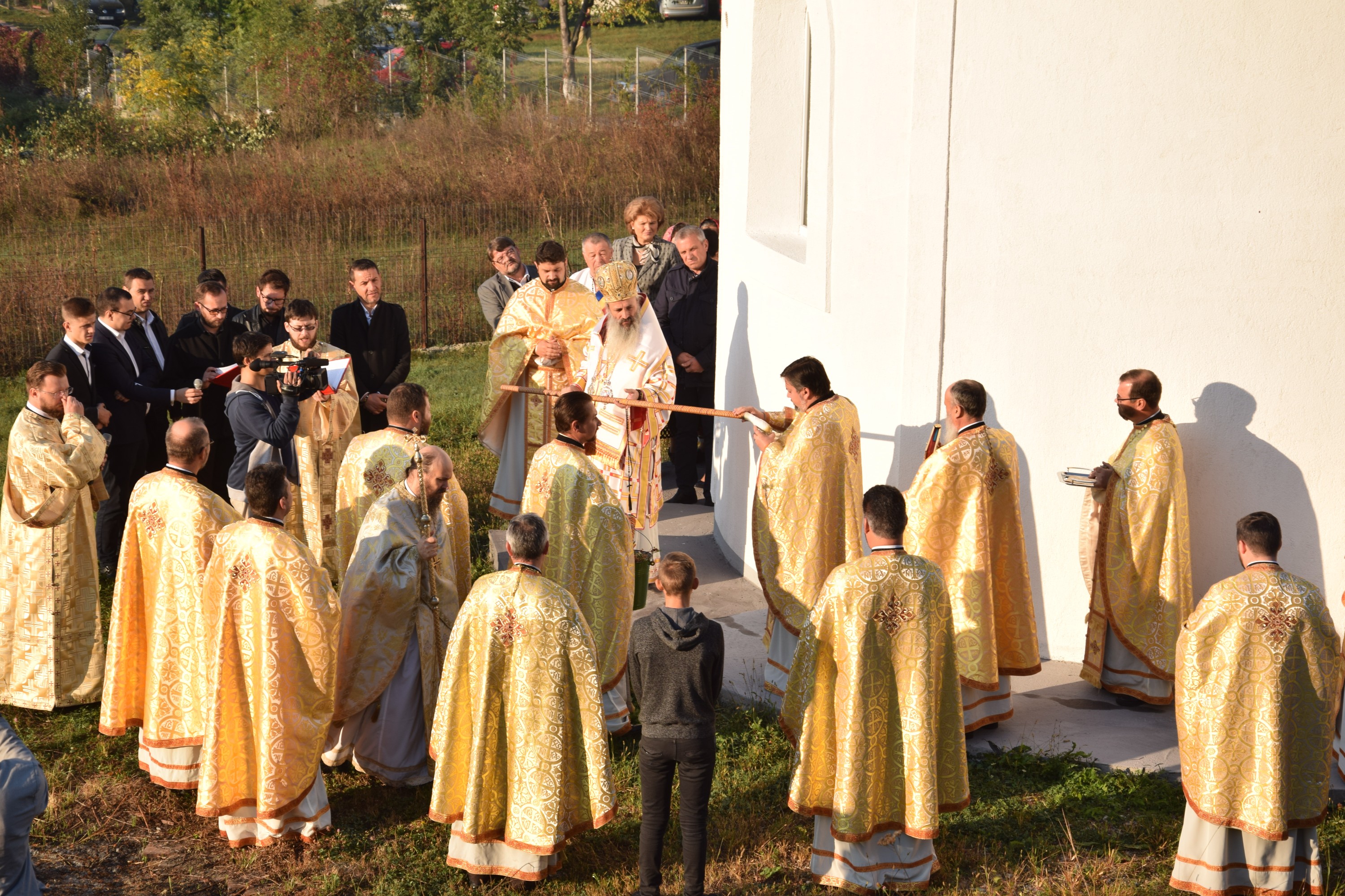 Sfințire de biserică la Balta Arsă (Galerie foto)