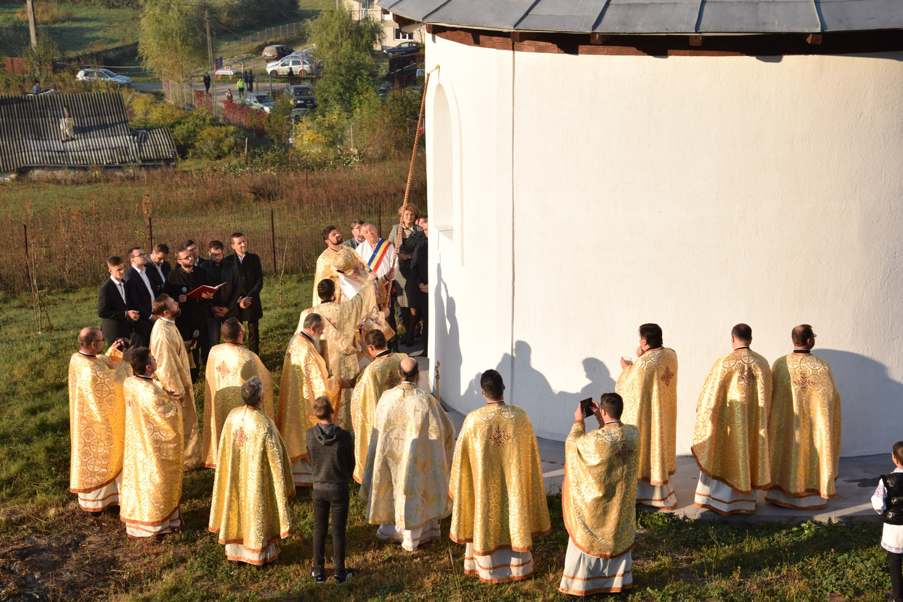 Sfințire de biserică la Balta Arsă (Galerie foto)
