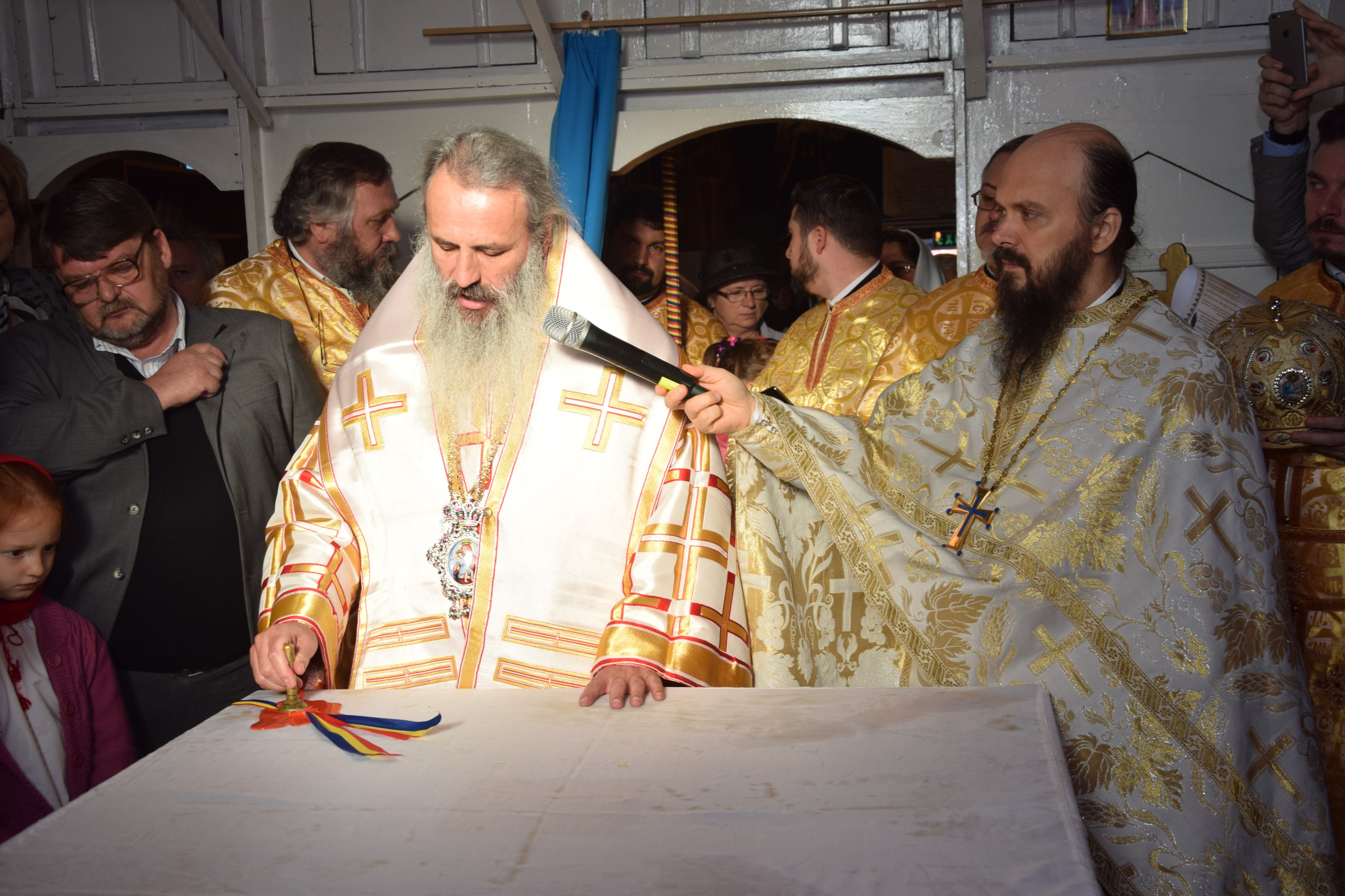 Sfințire de biserică la Balta Arsă (Galerie foto)